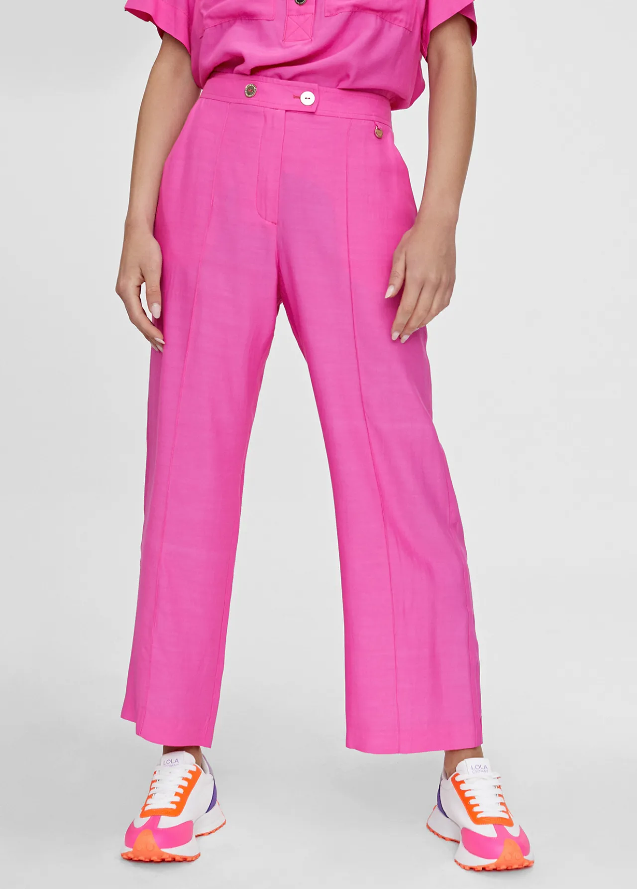 pantaln_cropped_monocolor_5.webp Lola Casademunt Pantalones<Pantalón cropped monocolor FUCSIA