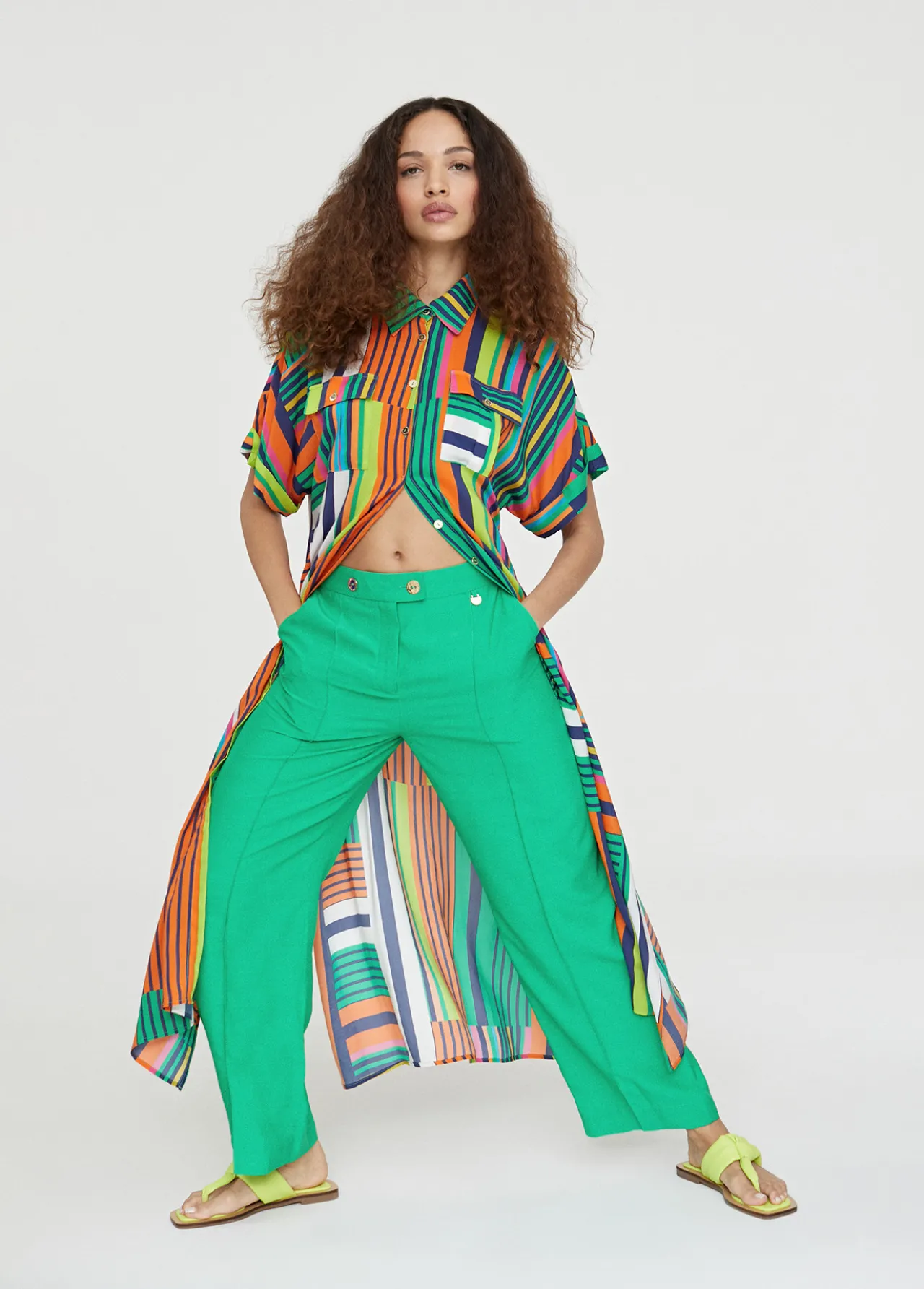 pantaln_cropped_monocolor_6-1.webp Lola Casademunt Pantalones<Pantalón cropped monocolor FUCSIA