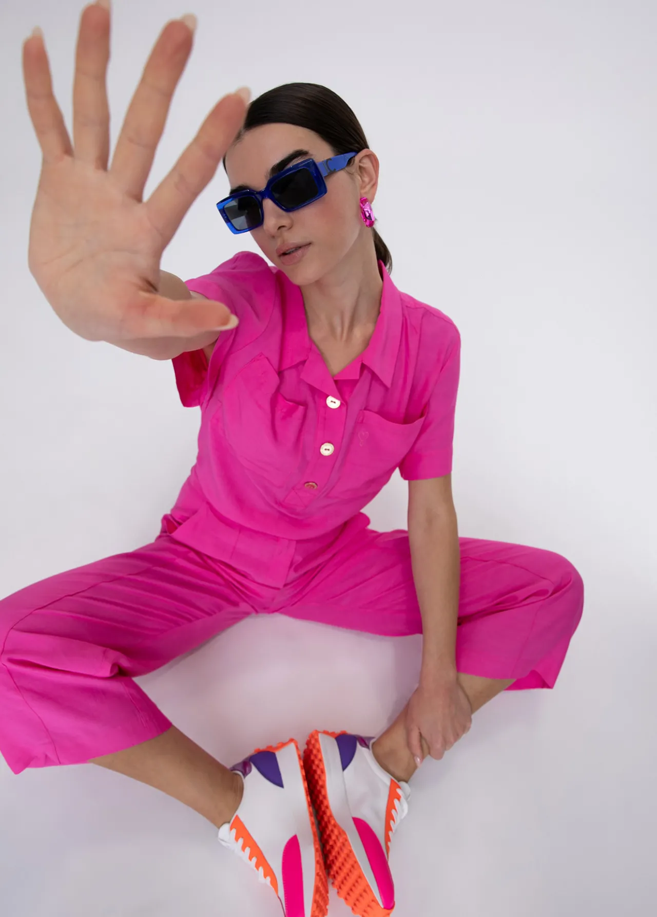 pantaln_cropped_monocolor_6.webp Lola Casademunt Pantalones<Pantalón cropped monocolor FUCSIA