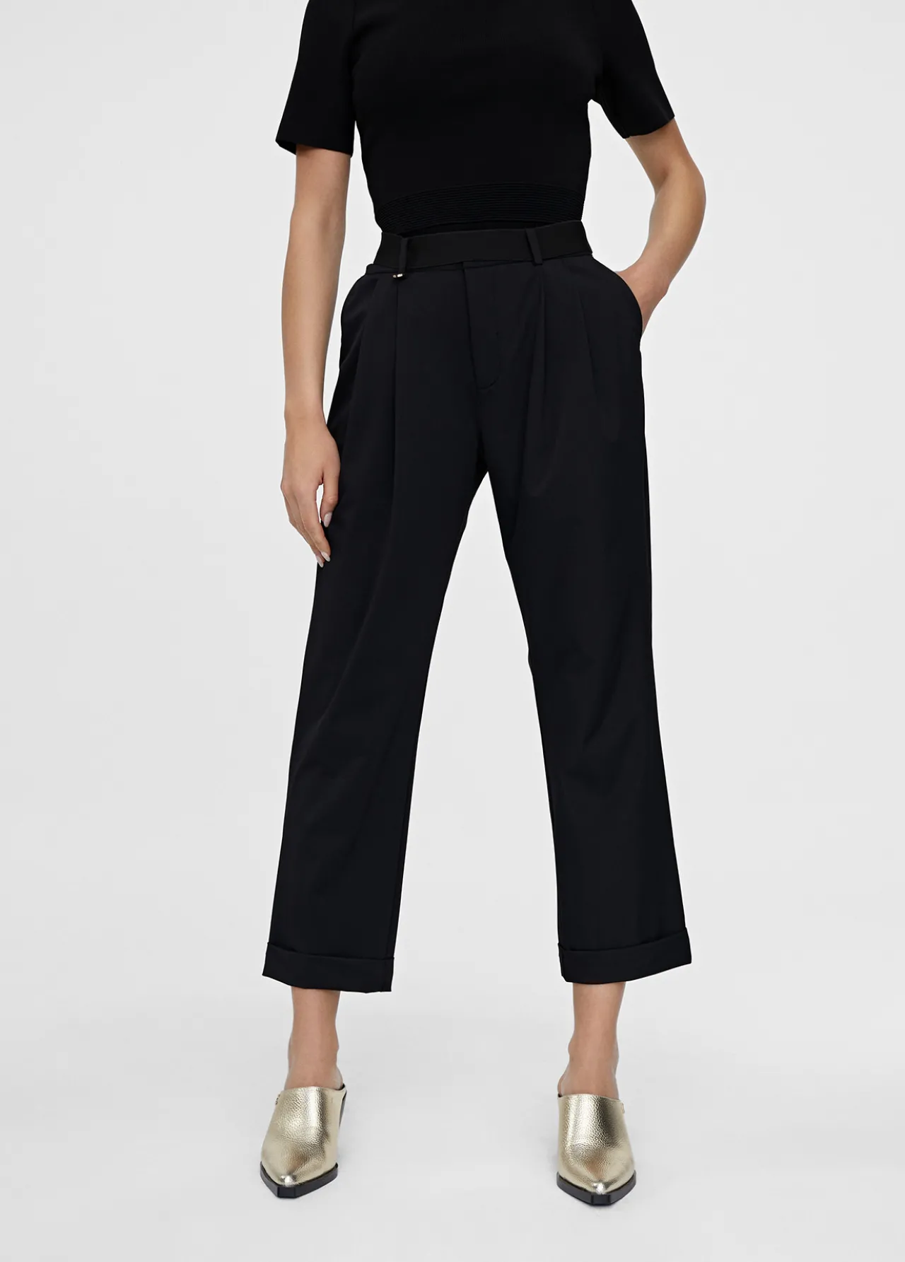 pantaln_cropped_negro_2.webp Lola Casademunt Pantalones<Pantalón cropped NEGRO
