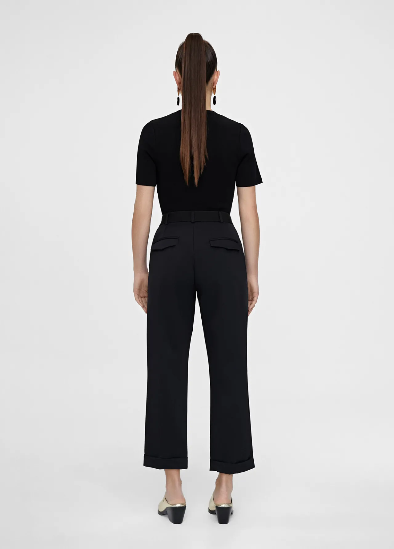pantaln_cropped_negro_3.webp Lola Casademunt Pantalones<Pantalón cropped NEGRO