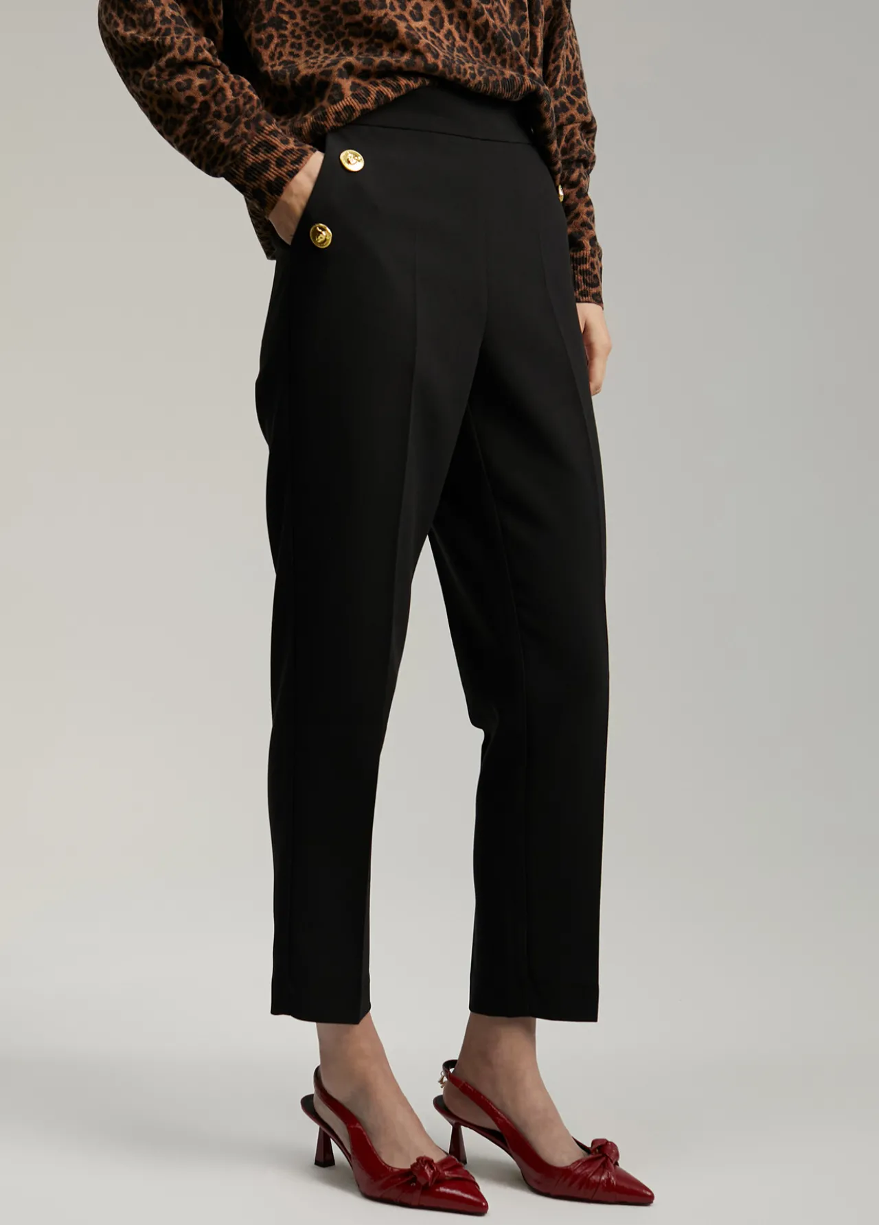 pantaln_detalle_botones_3-2.webp Lola Casademunt Pantalones<Pantalón detalle botones CAMEL