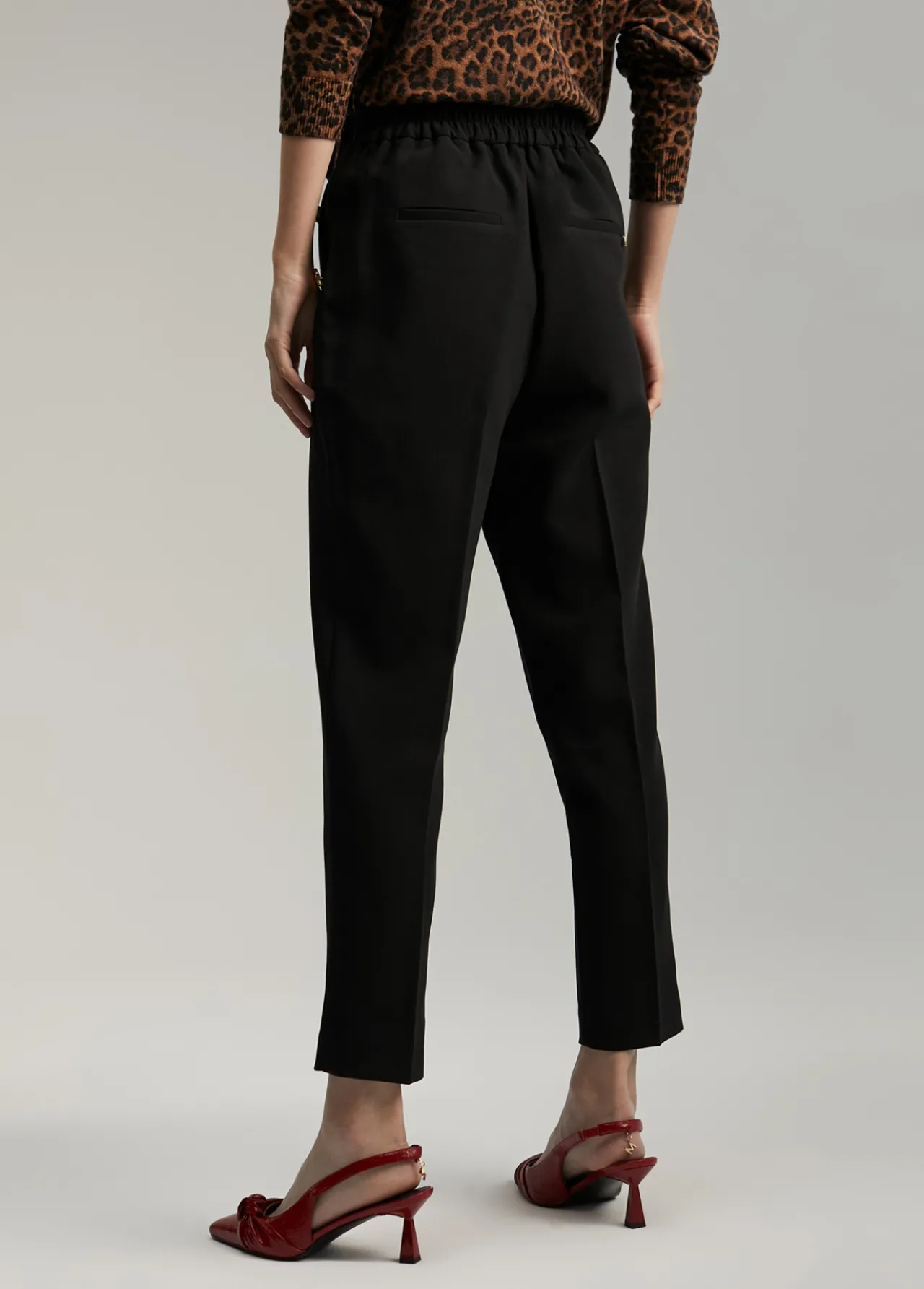 pantaln_detalle_botones_4-2.webp Lola Casademunt Pantalones<Pantalón detalle botones CAMEL