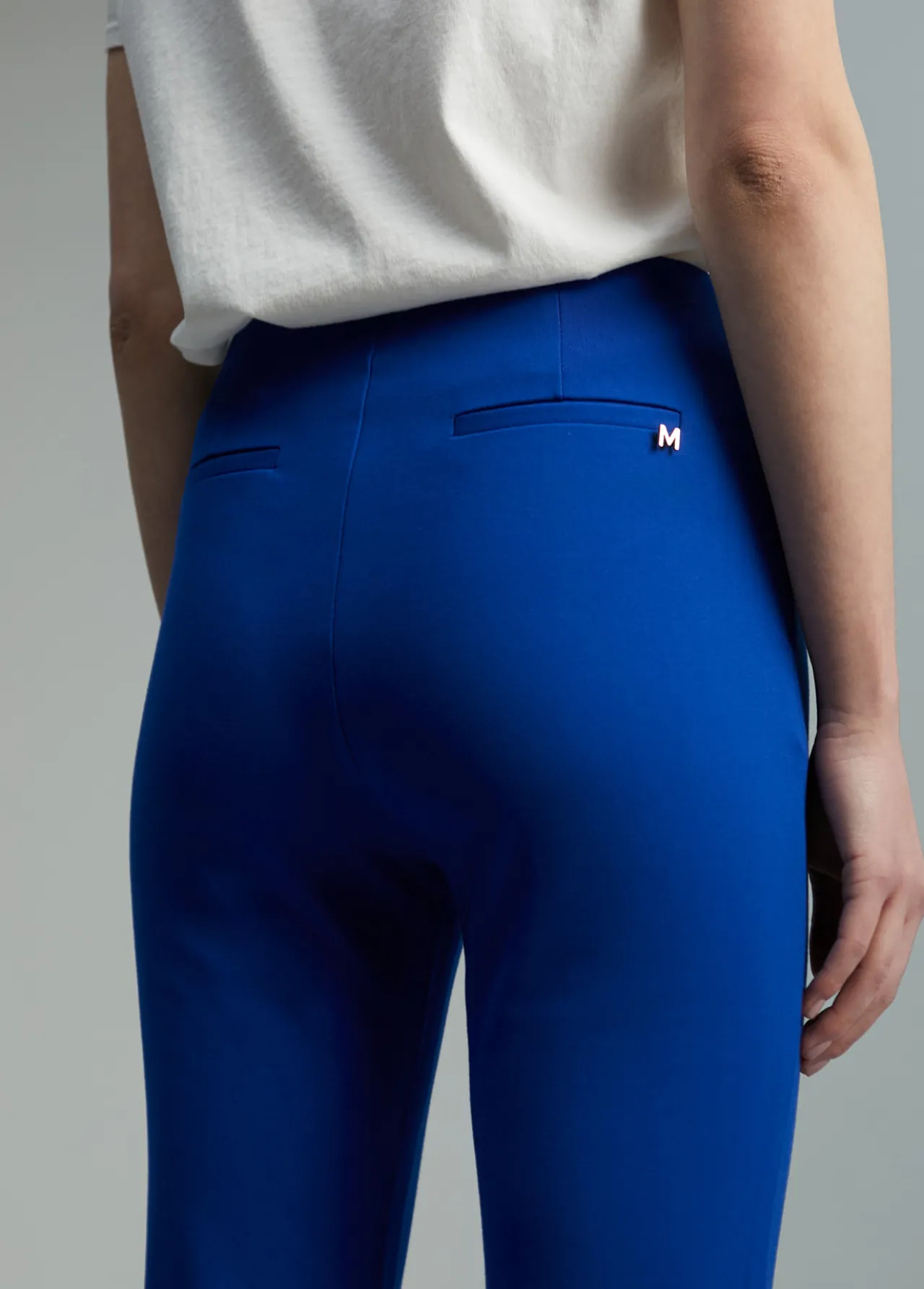 pantaln_detalle_botones_5-3.webp Lola Casademunt Pantalones<Pantalón detalle botones AZULELECTRICO
