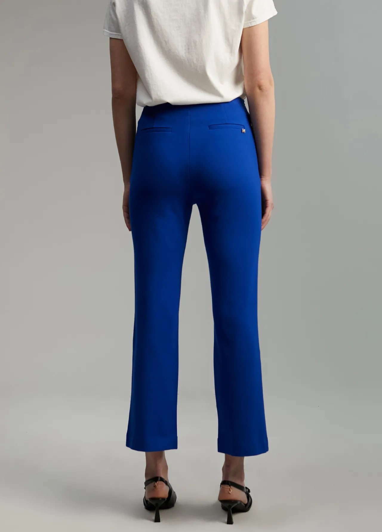 pantaln_detalle_botones_6-2.webp Lola Casademunt Pantalones<Pantalón detalle botones AZULELECTRICO