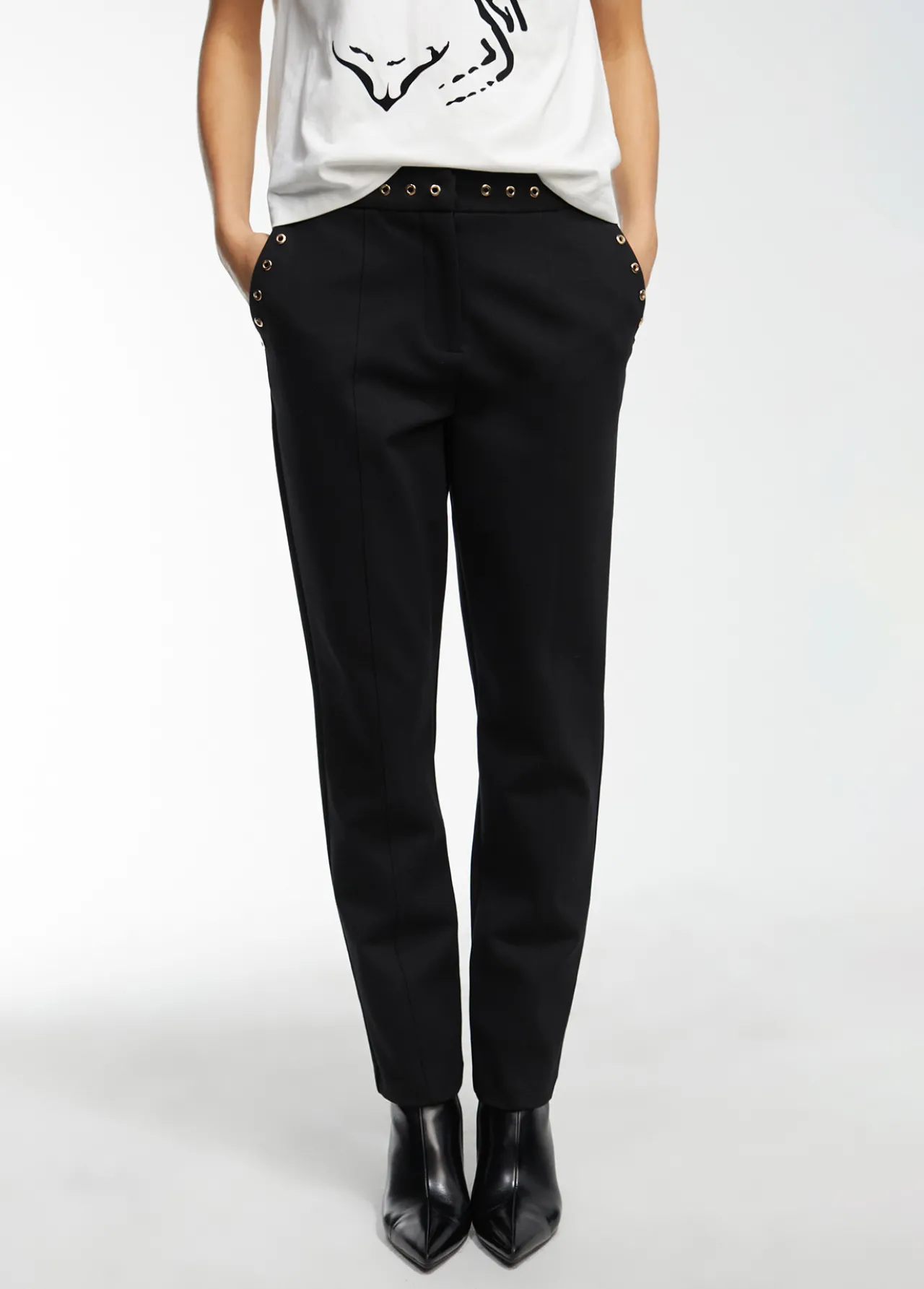 pantaln_detalle_eyelets_3-1.webp Lola Casademunt Pantalones<Pantalón detalle eyelets NEGRO