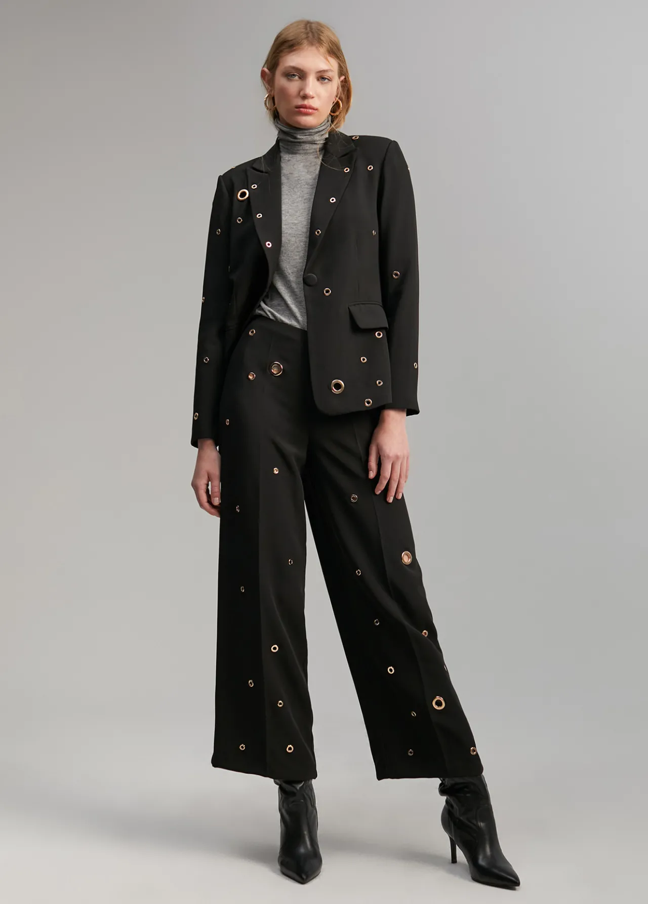 pantaln_detalle_eyelets_3.webp Lola Casademunt Pantalones<Pantalón detalle eyelets NEGRO