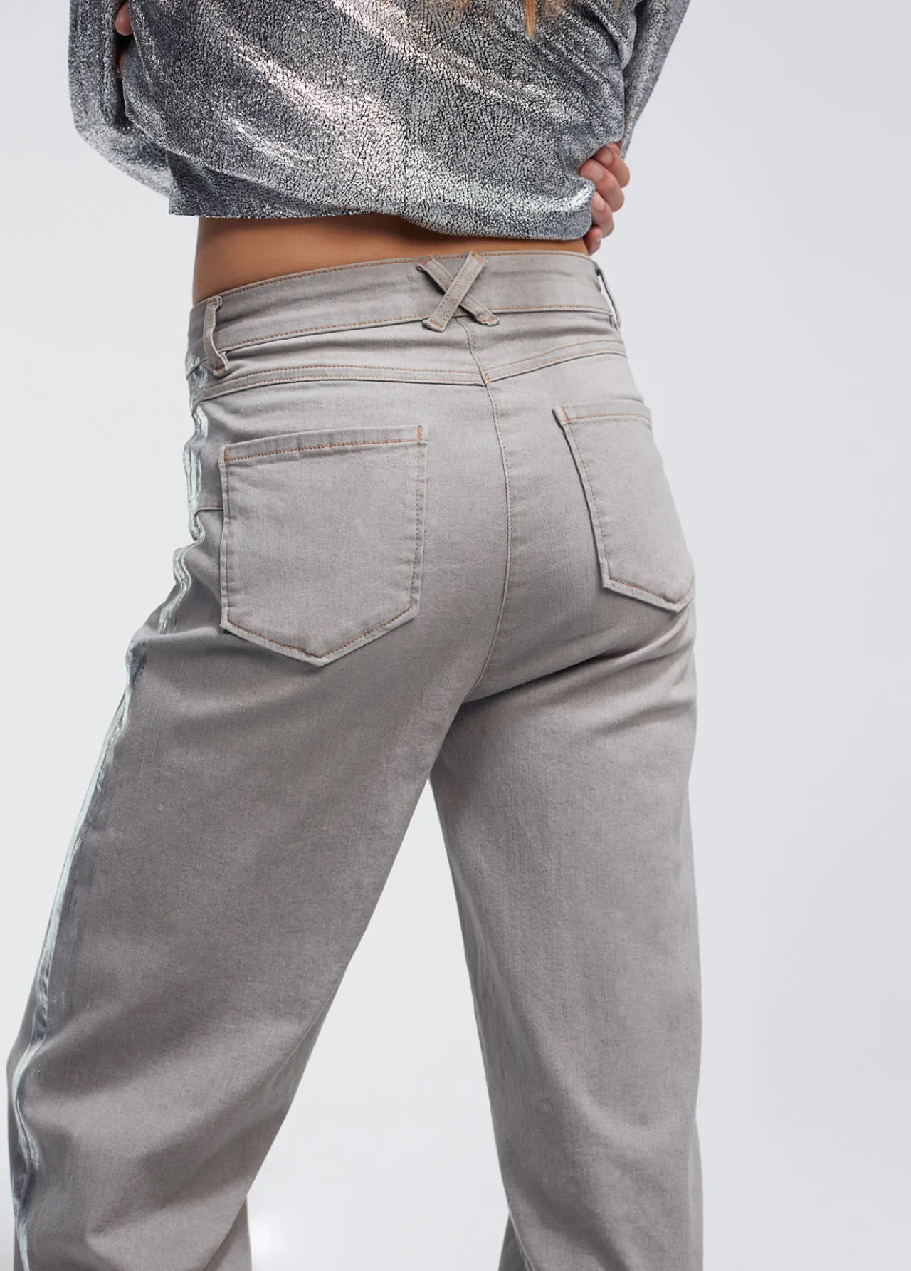 pantaln_detalle_laminado_7.webp Lola Casademunt Pantalones<Pantalón detalle laminado TEJANOGRIS