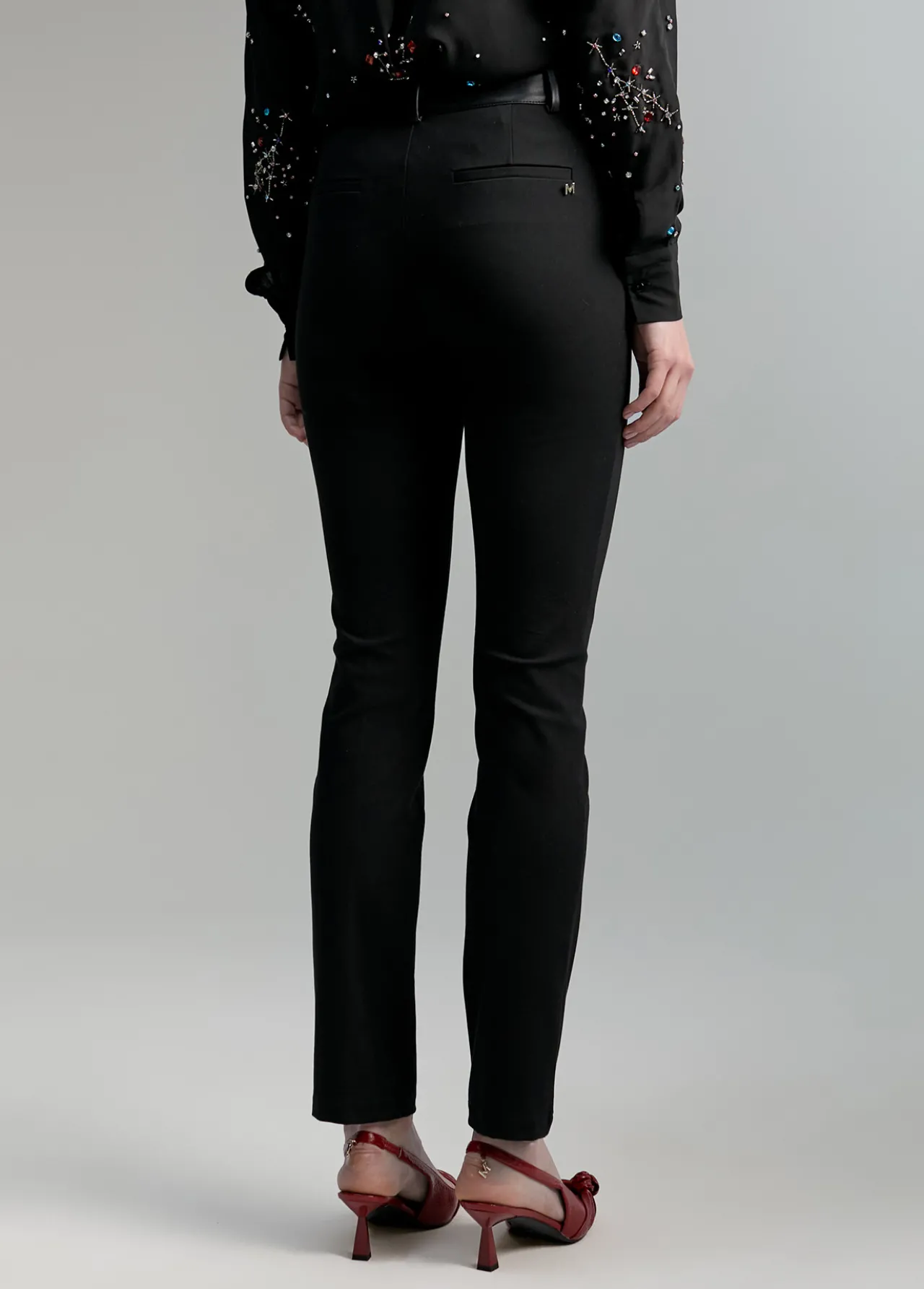 pantaln_detalles_efecto_piel_4.webp Lola Casademunt Pantalones<Pantalón detalles efecto piel NEGRO
