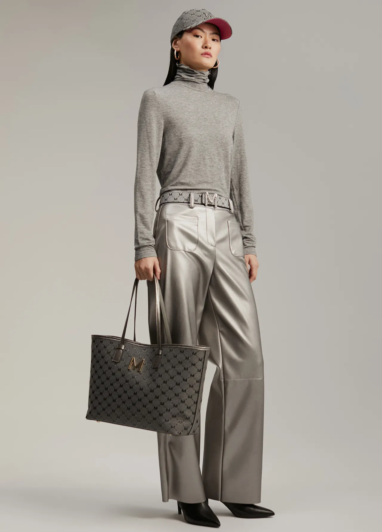 pantaln_efecto_piel_2-1.webp Lola Casademunt Pantalones<Pantalón efecto piel PLATEADO