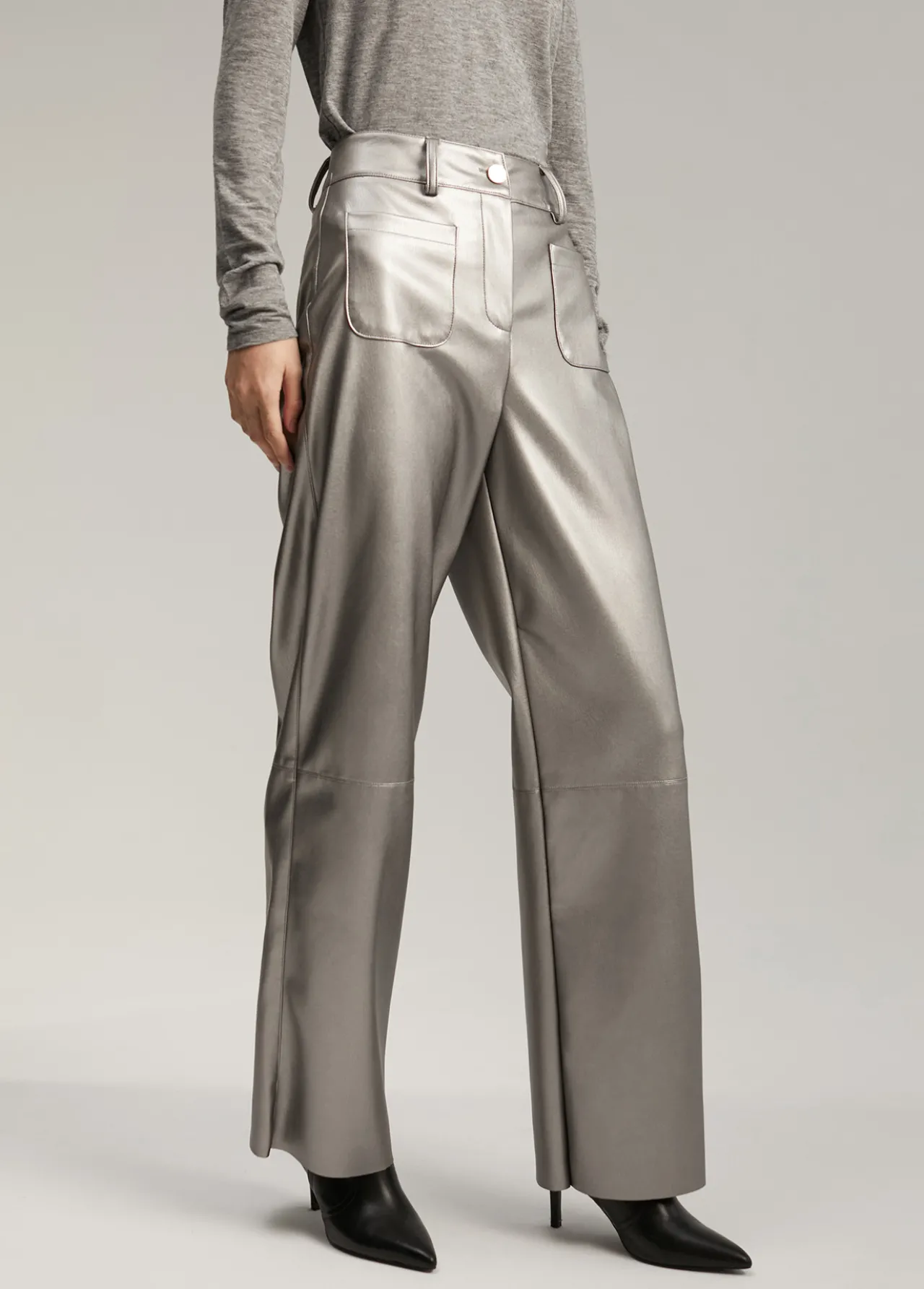 pantaln_efecto_piel_4-1.webp Lola Casademunt Pantalones<Pantalón efecto piel PLATEADO