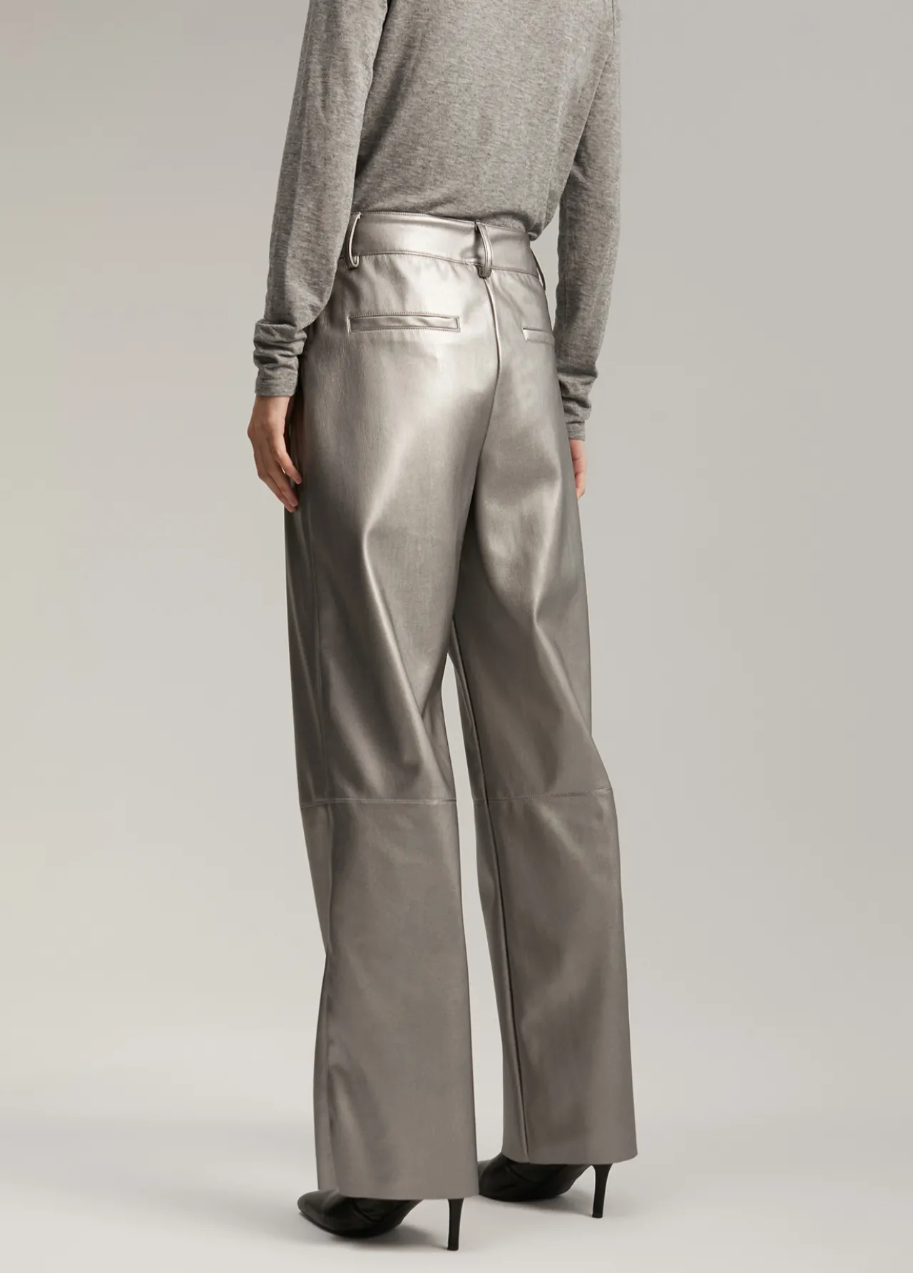 pantaln_efecto_piel_5.webp Lola Casademunt Pantalones<Pantalón efecto piel PLATEADO
