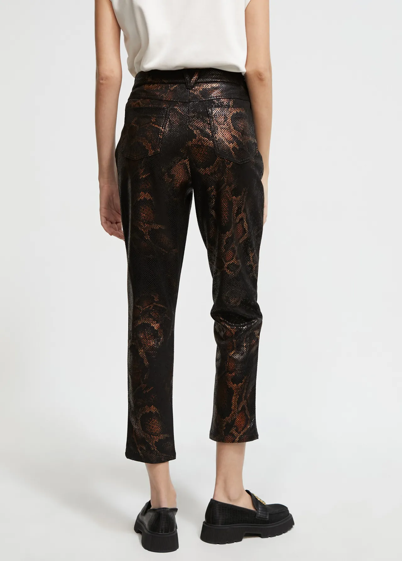pantaln_estampado_animal_3.webp Lola Casademunt Pantalones<Pantalón estampado animal NEGRO-MARRON