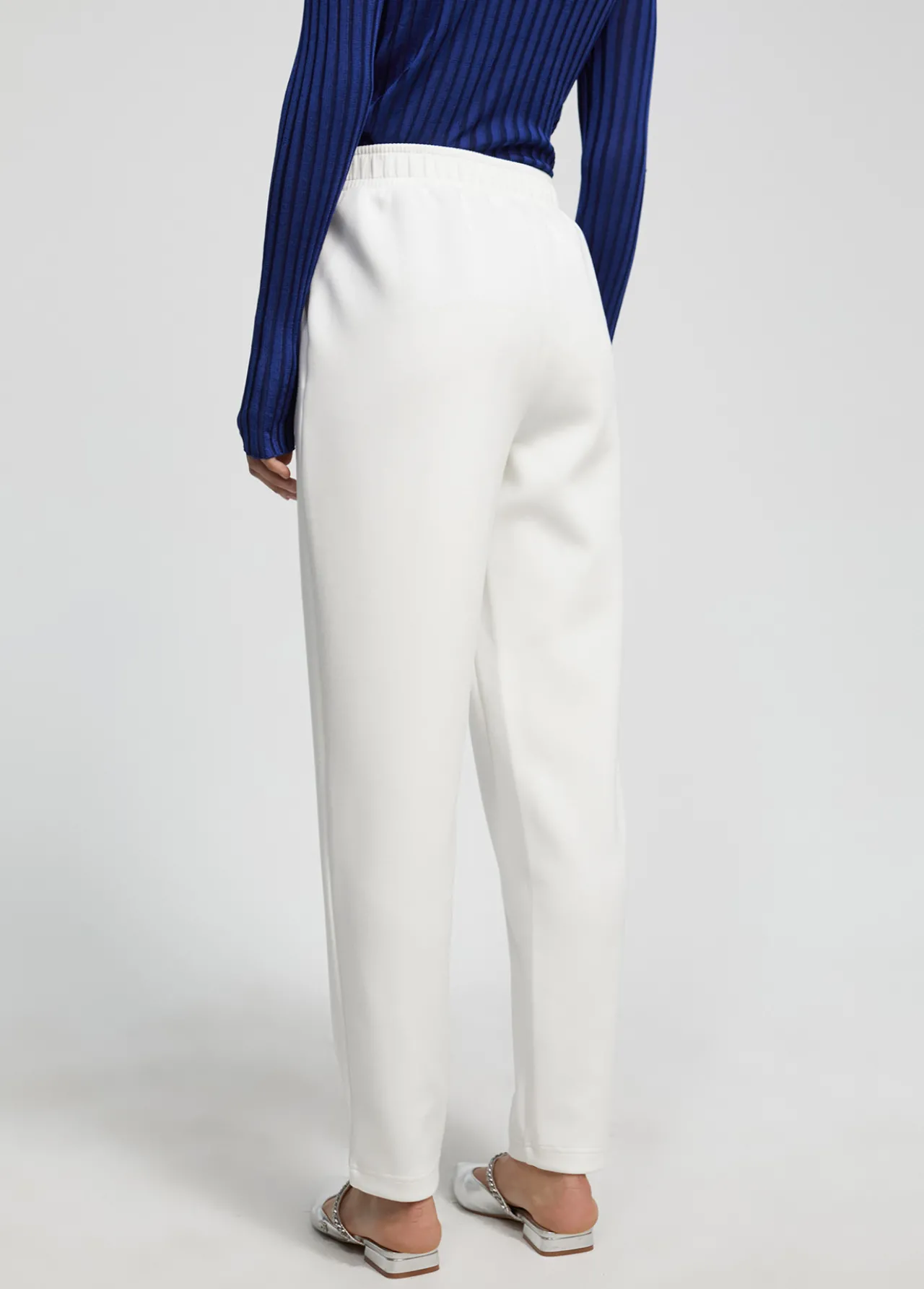 pantaln_jogger_recto_5.webp Lola Casademunt Pantalones<Pantalón jogger recto CRUDO
