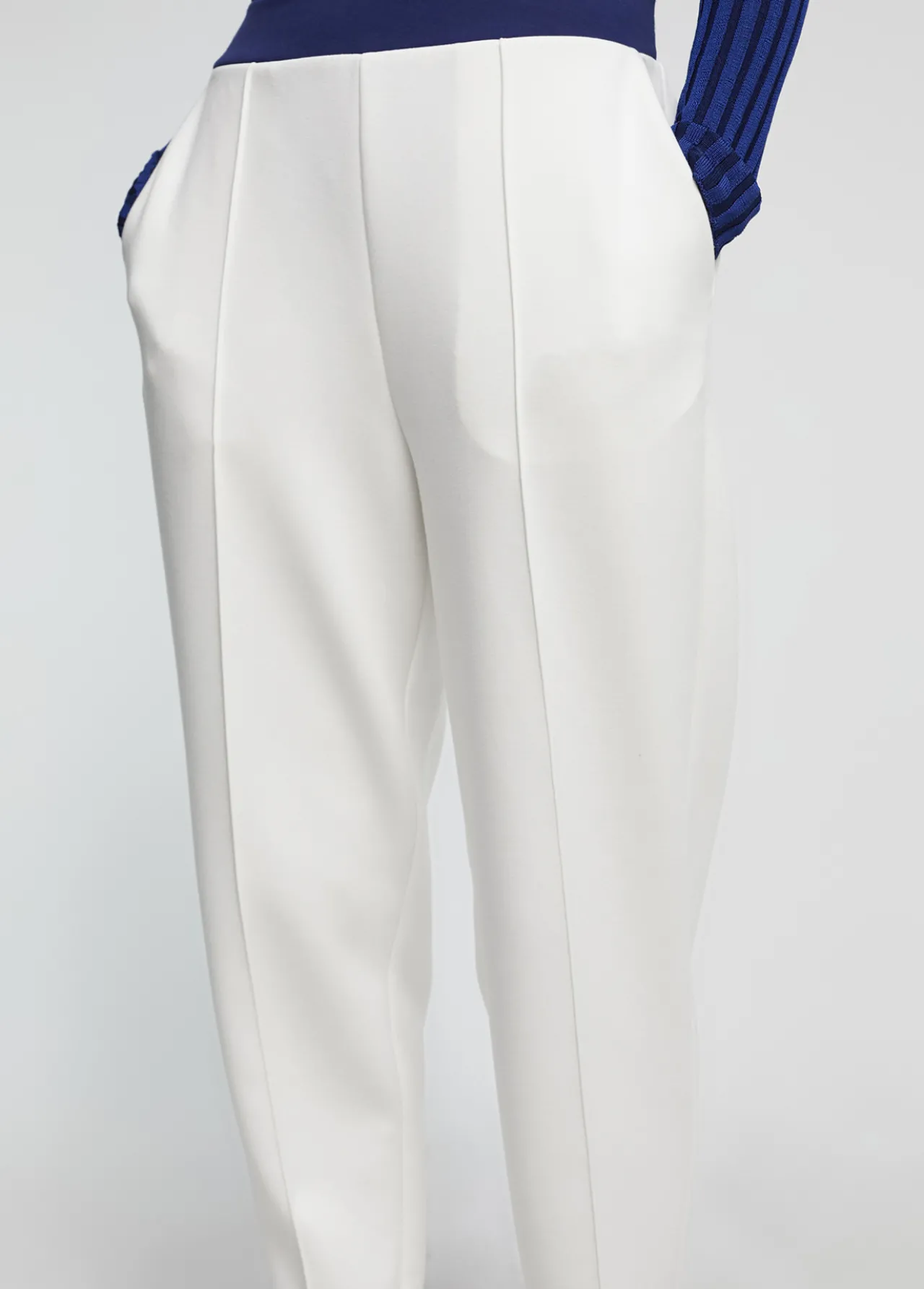 pantaln_jogger_recto_6.webp Lola Casademunt Pantalones<Pantalón jogger recto CRUDO