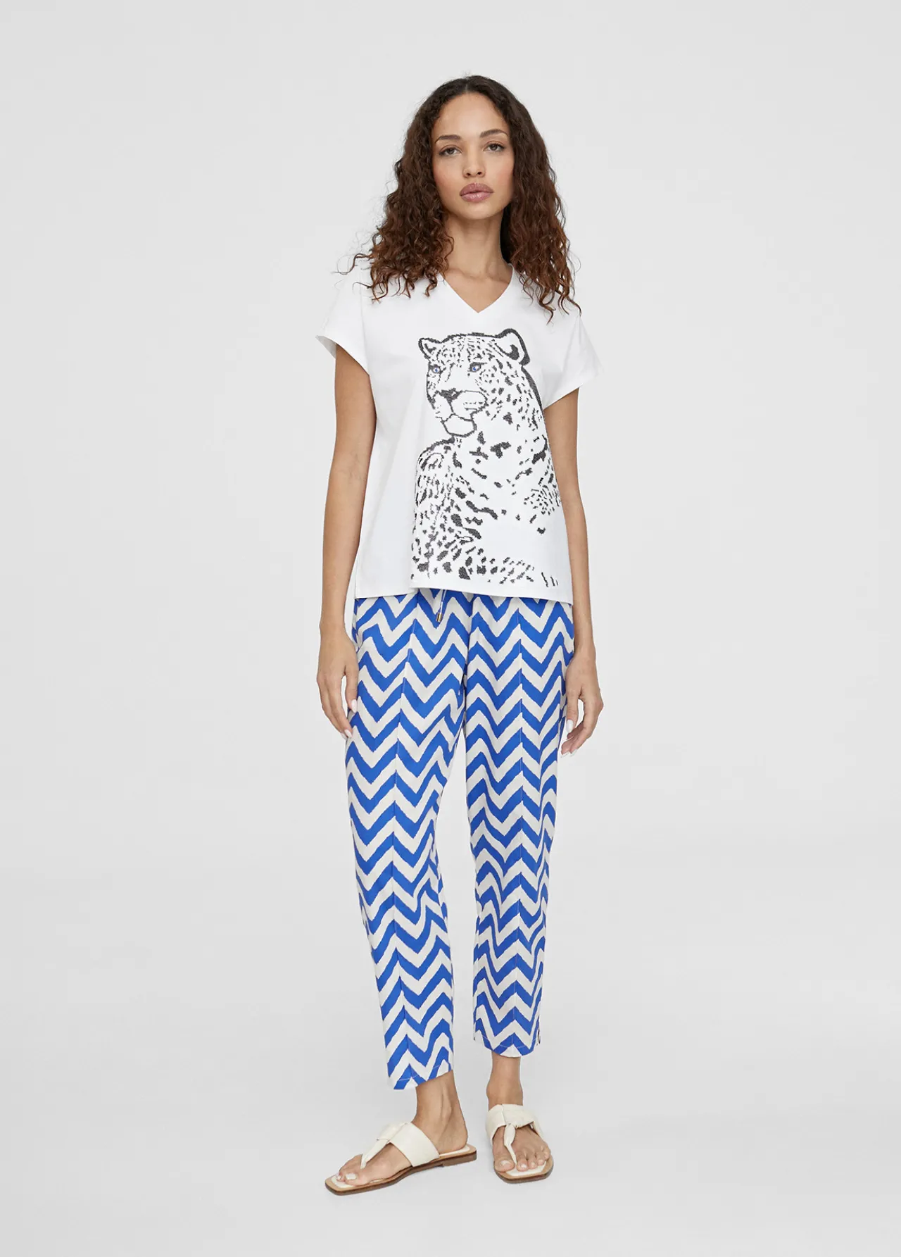 pantaln_jogging_bicolor_0-1.webp Lola Casademunt Pantalones<Pantalón jogging bicolor AZUL-BLANCO