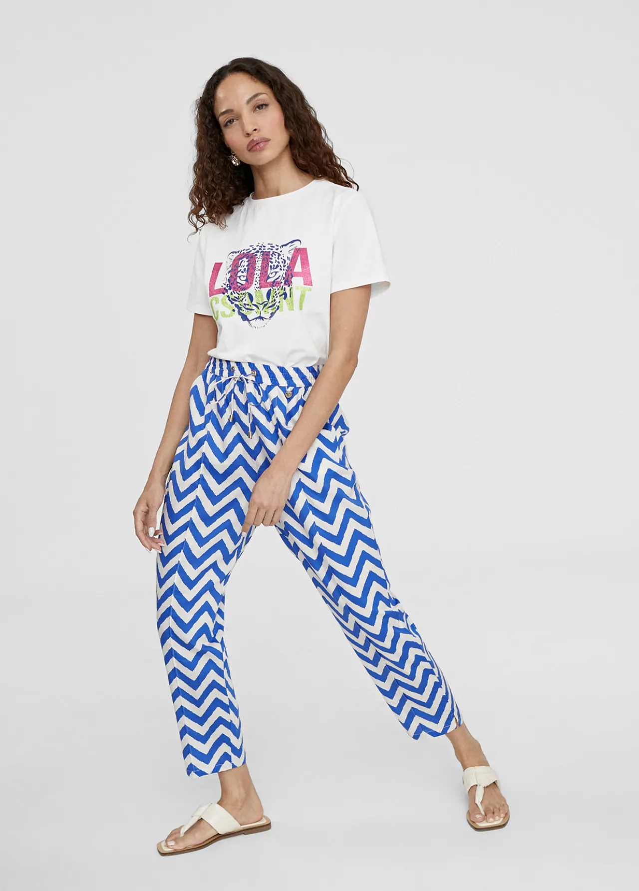 pantaln_jogging_bicolor_2-1.webp Lola Casademunt Pantalones<Pantalón jogging bicolor AZUL-BLANCO