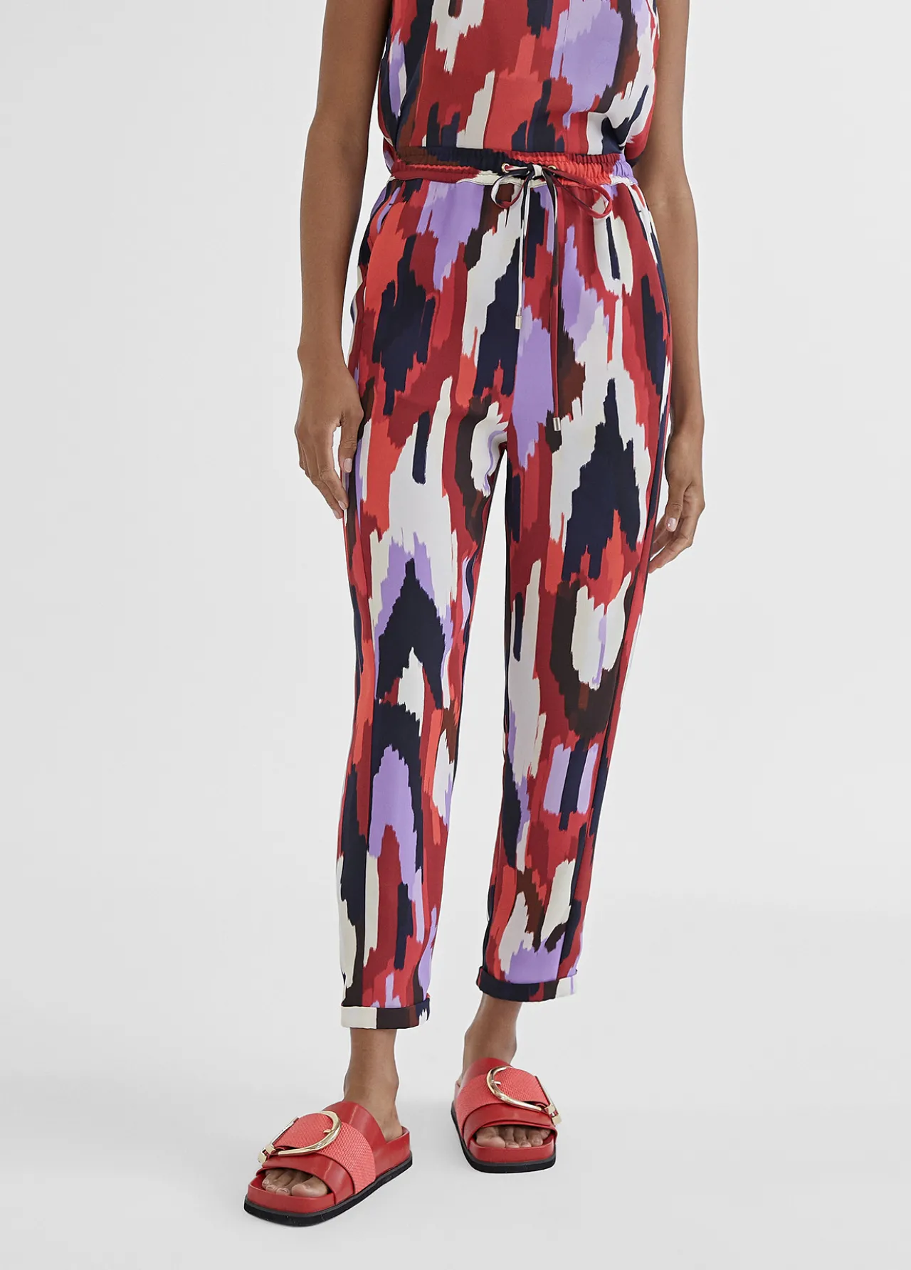 pantaln_jogging_estampado_5-1.webp Lola Casademunt Pantalones<Pantalón jogging estampado LILA-ROJO