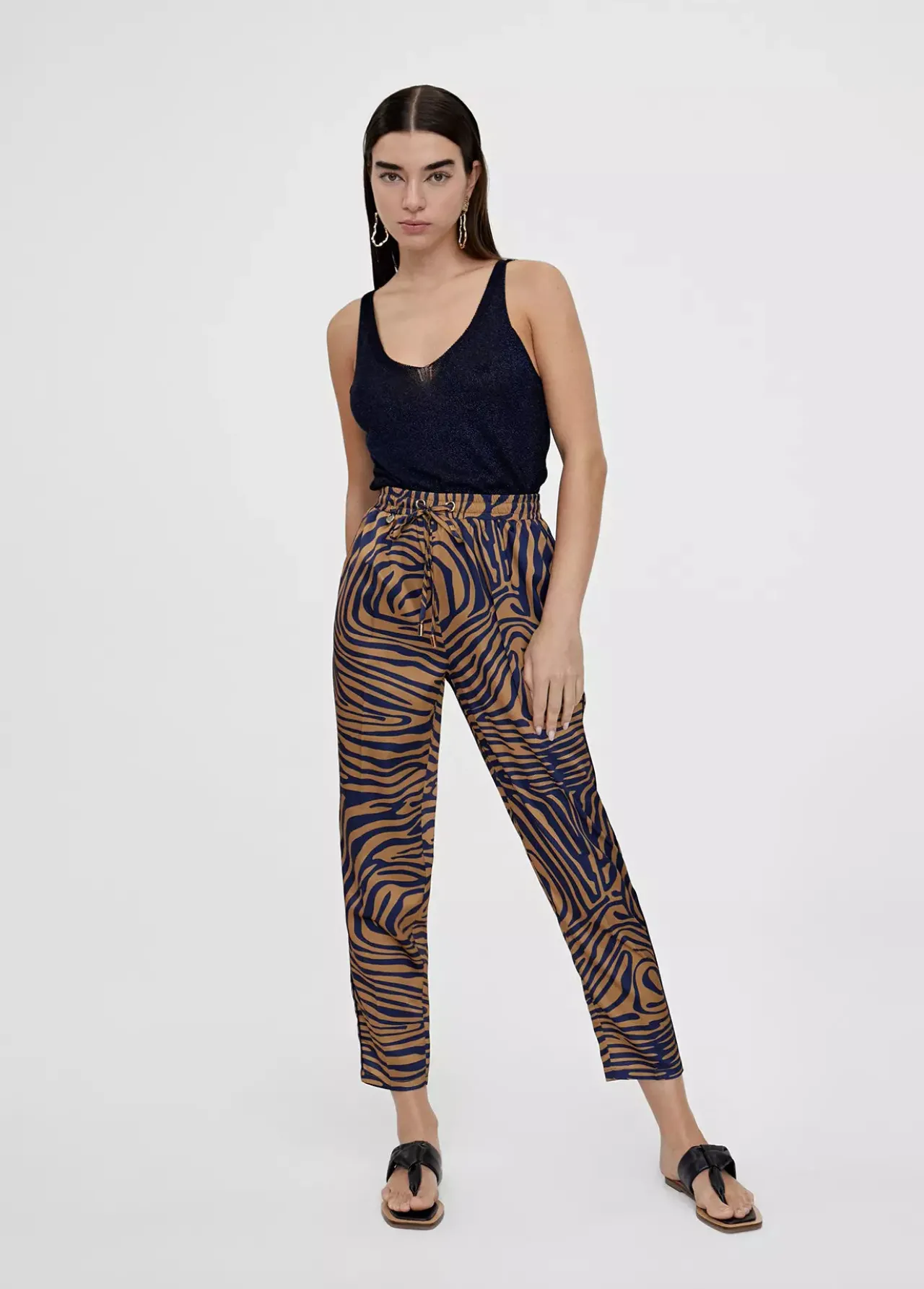 pantaln_jogging_estampado_cebra_1-1.webp Lola Casademunt Pantalones<Pantalón jogging estampado cebra MARRON-AZUL