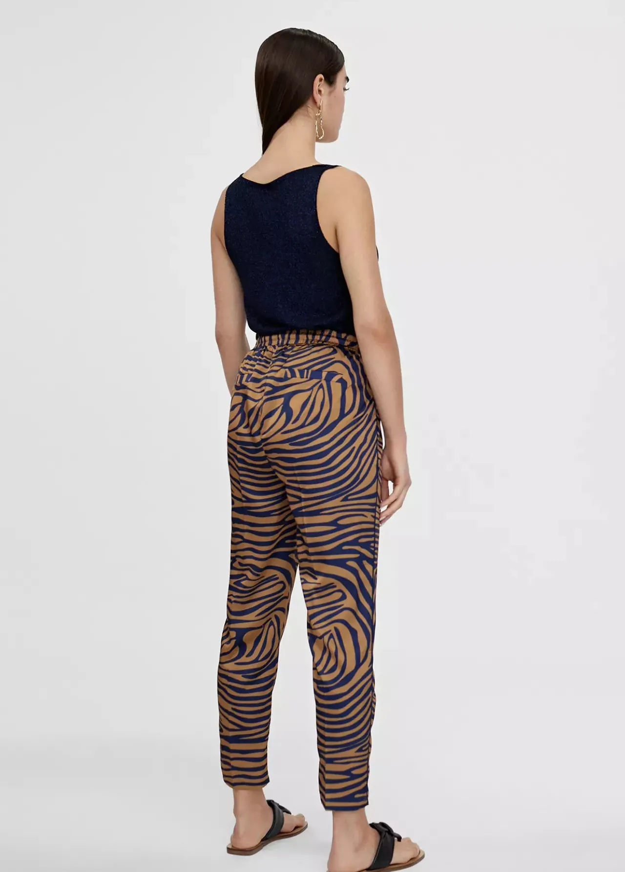pantaln_jogging_estampado_cebra_5.webp Lola Casademunt Pantalones<Pantalón jogging estampado cebra MARRON-AZUL
