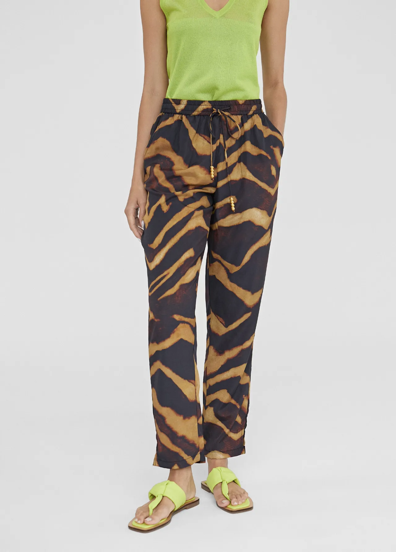 pantaln_jogging_estampado_zebra_4.webp Lola Casademunt Pantalones | Baño<Pantalón jogging estampado zebra NEGRO-METAL