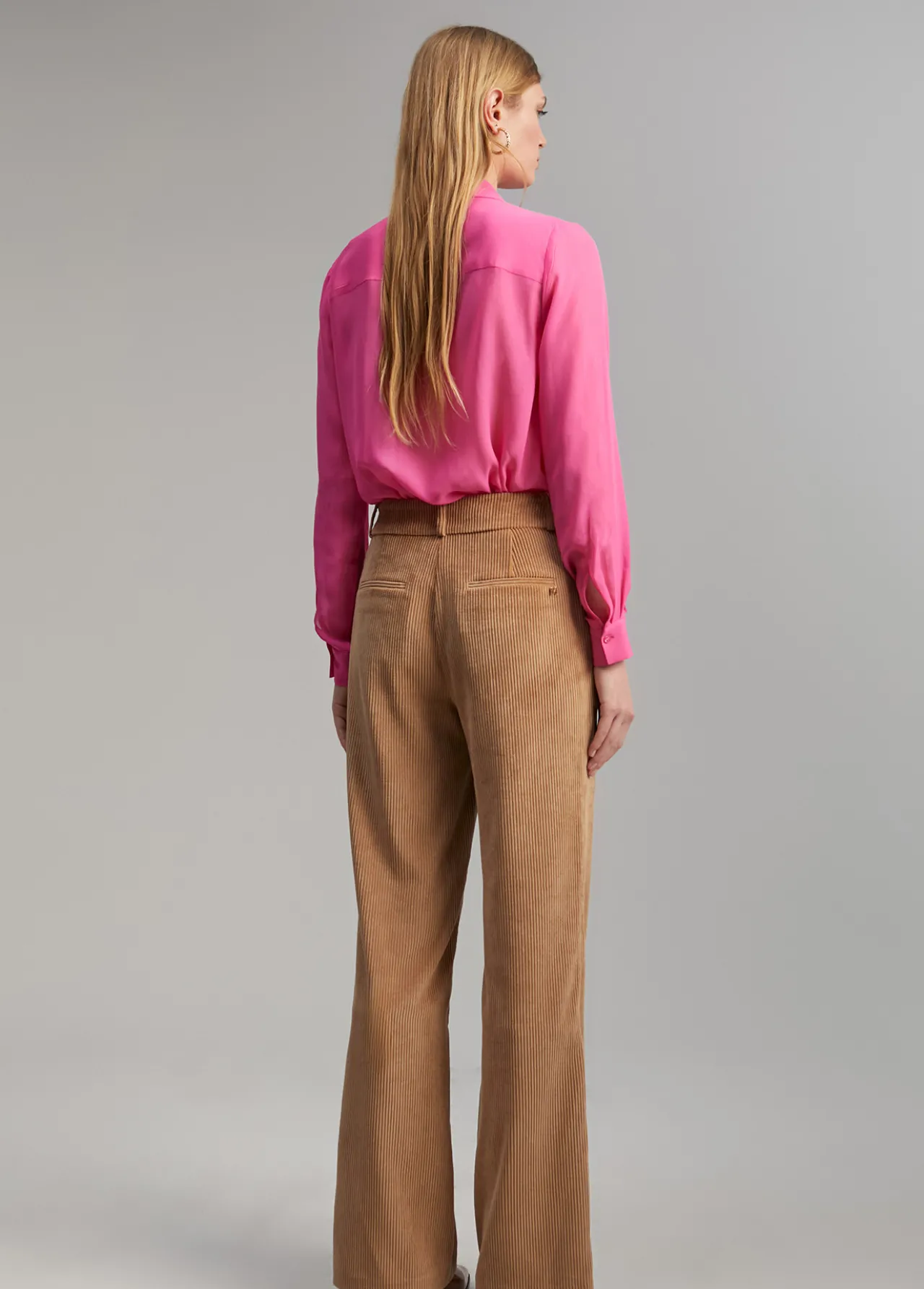 pantaln_pana_wideleg_1.webp Lola Casademunt Pantalones<Pantalón pana wideleg CAMEL