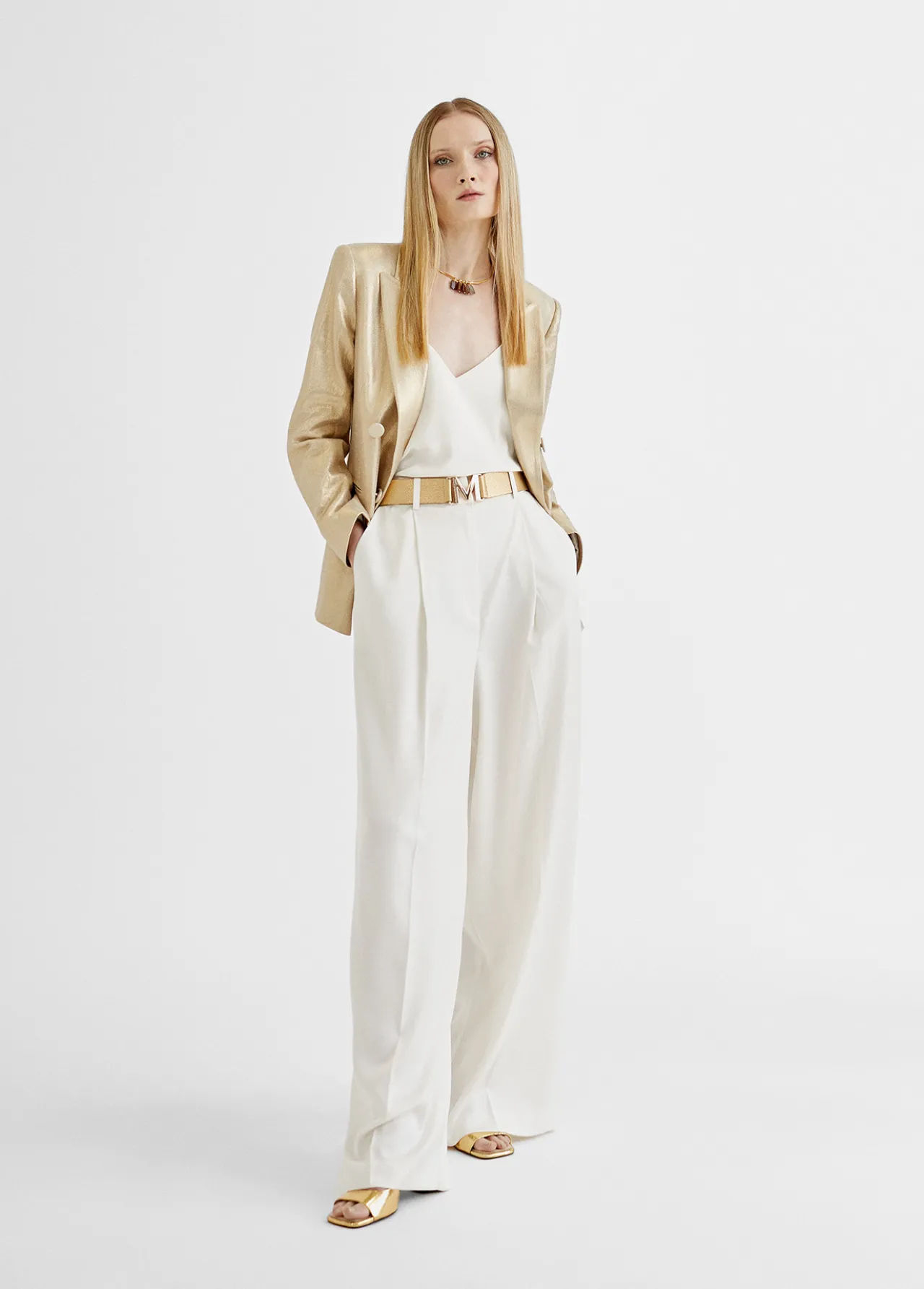 pantaln_pinzas_fluido_0.webp Lola Casademunt Pantalones<Pantalón pinzas fluido CRUDO