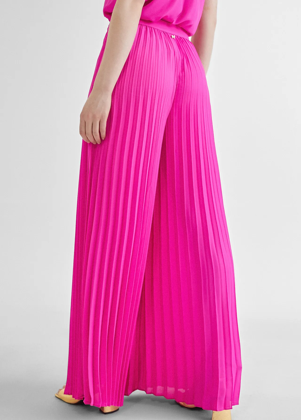pantaln_plisado_4.webp Lola Casademunt Pantalones<Pantalón plisado FUCSIA