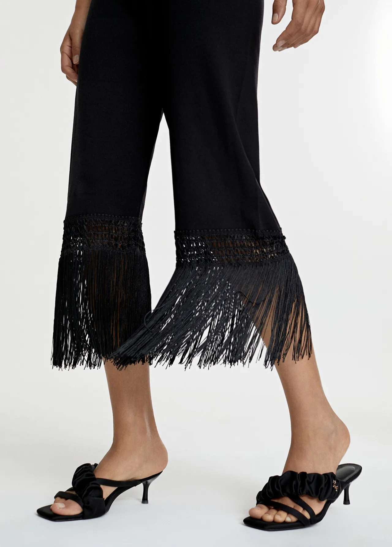 pantaln_punto_flecos_3.webp Lola Casademunt Pantalones<Pantalón punto flecos NEGRO