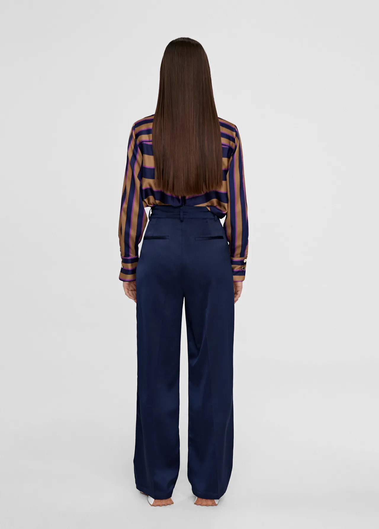 pantaln_recto_con_bolsillos_1.webp Lola Casademunt Pantalones<Pantalón recto con bolsillos NAVY