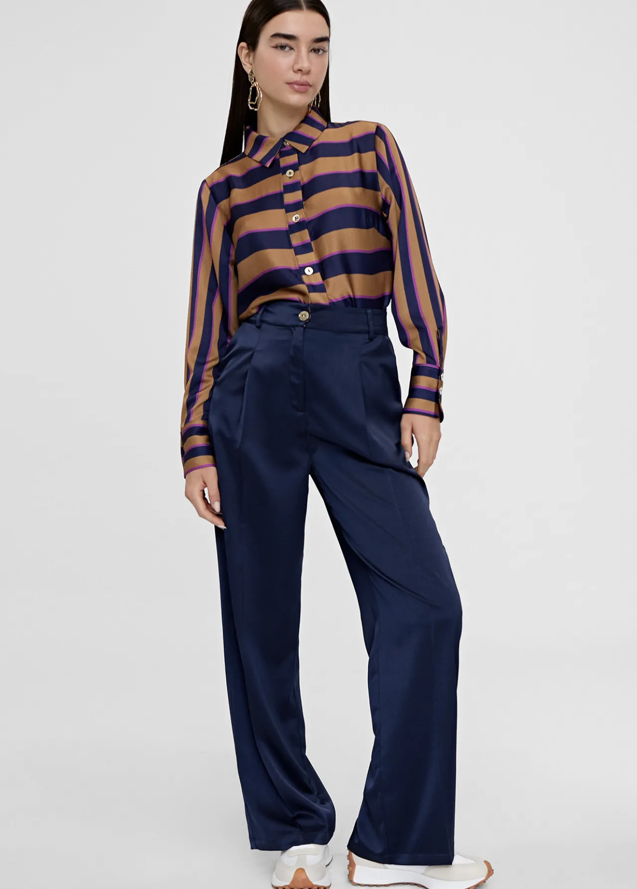 pantaln_recto_con_bolsillos_3.webp Lola Casademunt Pantalones<Pantalón recto con bolsillos NAVY