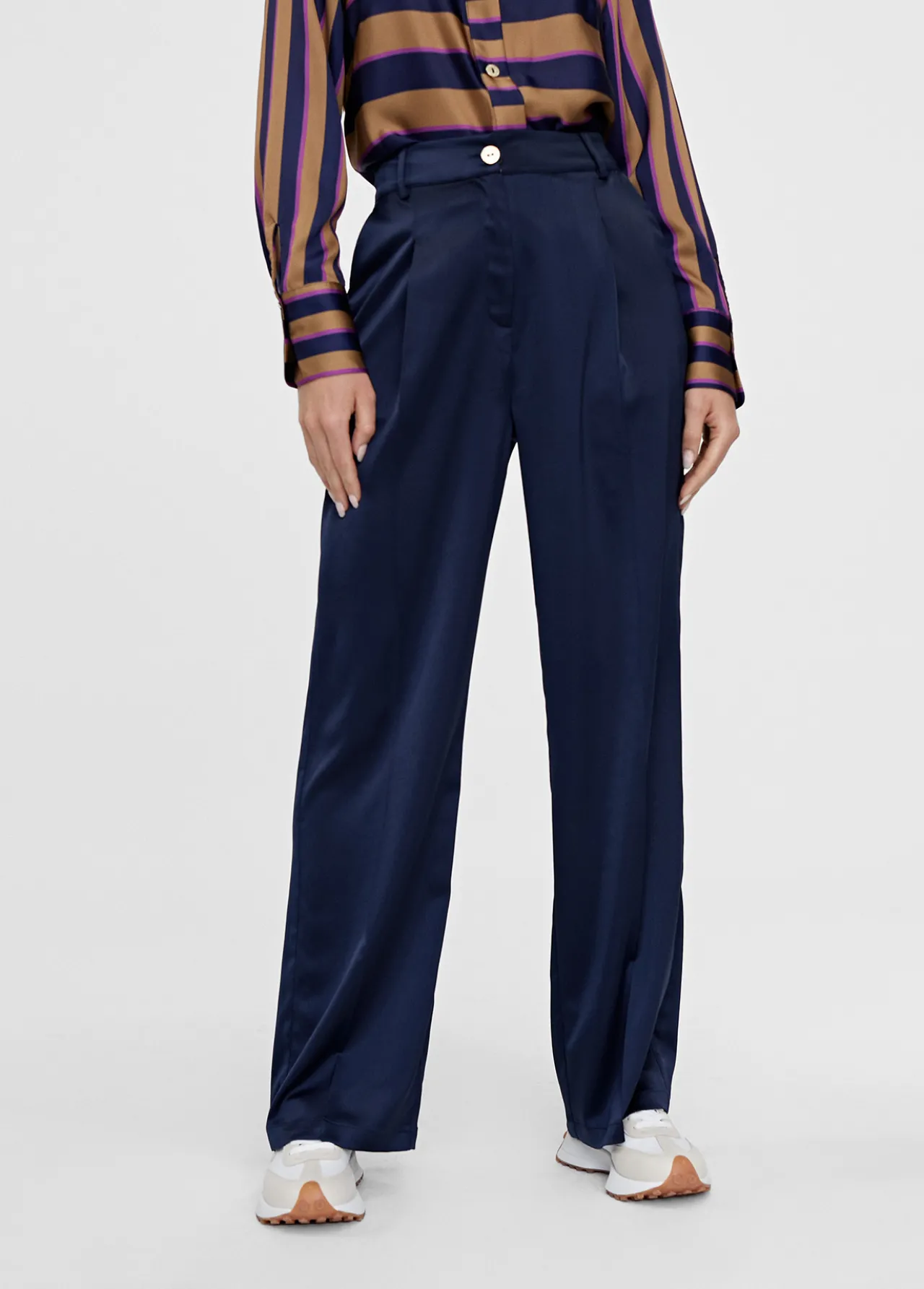 pantaln_recto_con_bolsillos_5.webp Lola Casademunt Pantalones<Pantalón recto con bolsillos NAVY
