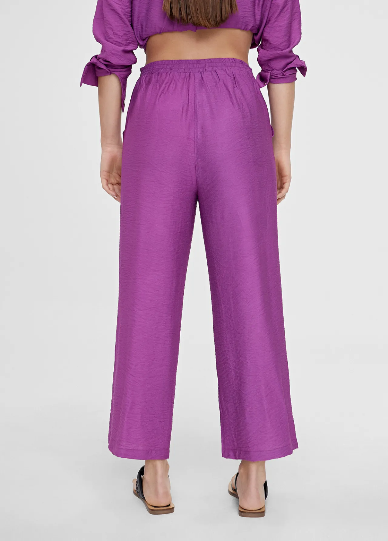 pantaln_recto_fluido_2.webp Lola Casademunt Pantalones<Pantalón recto fluido LILA