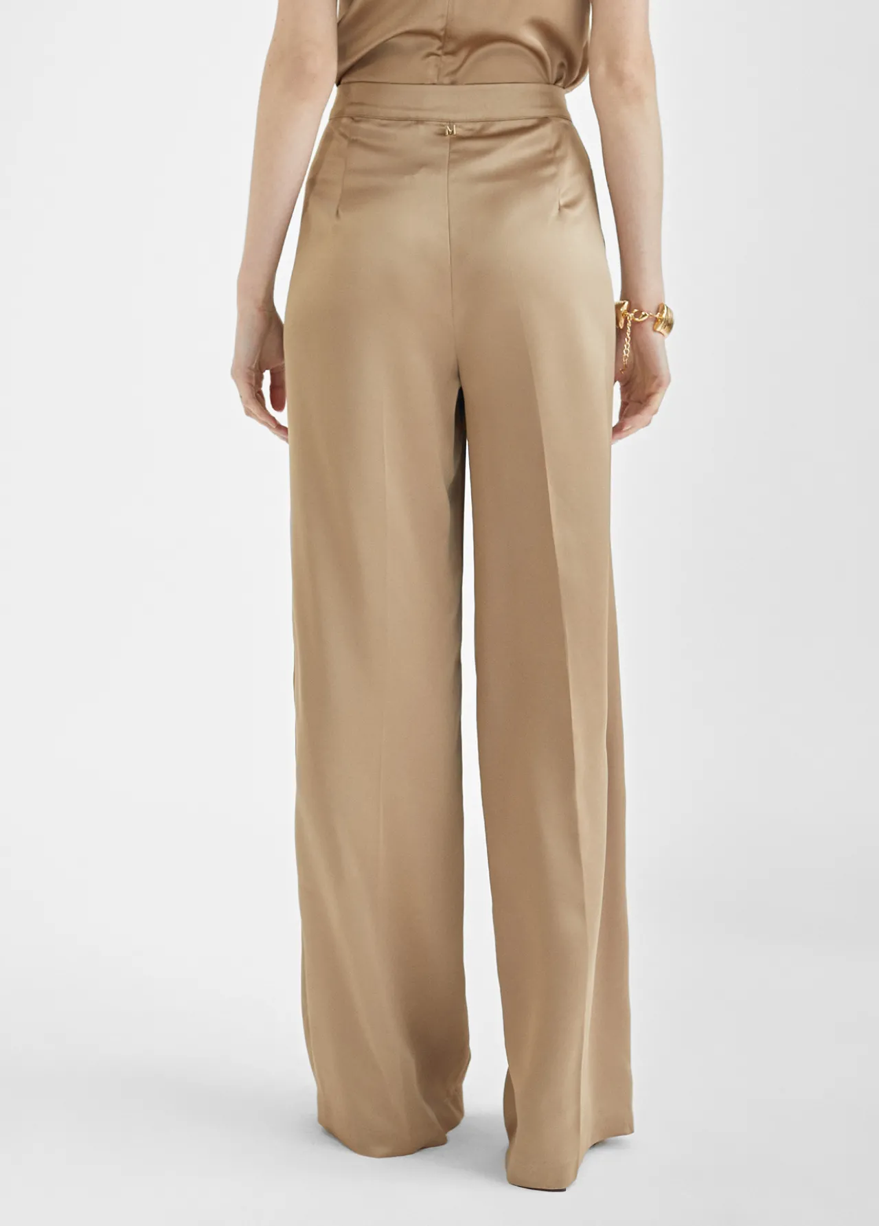 pantaln_recto_satinado_3-1.webp Lola Casademunt Pantalones<Pantalón recto satinado FUCSIA