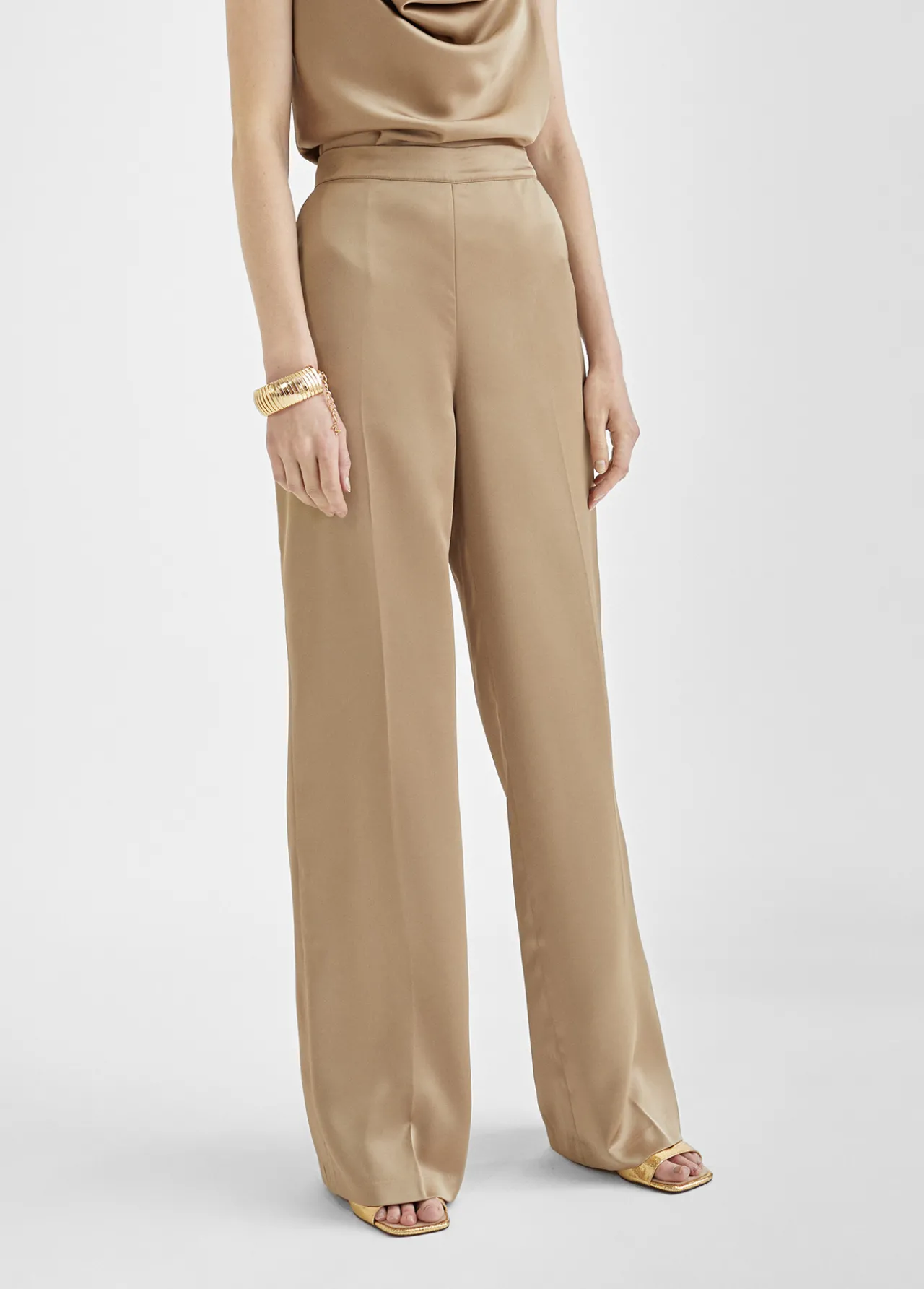pantaln_recto_satinado_4-1.webp Lola Casademunt Pantalones<Pantalón recto satinado FUCSIA