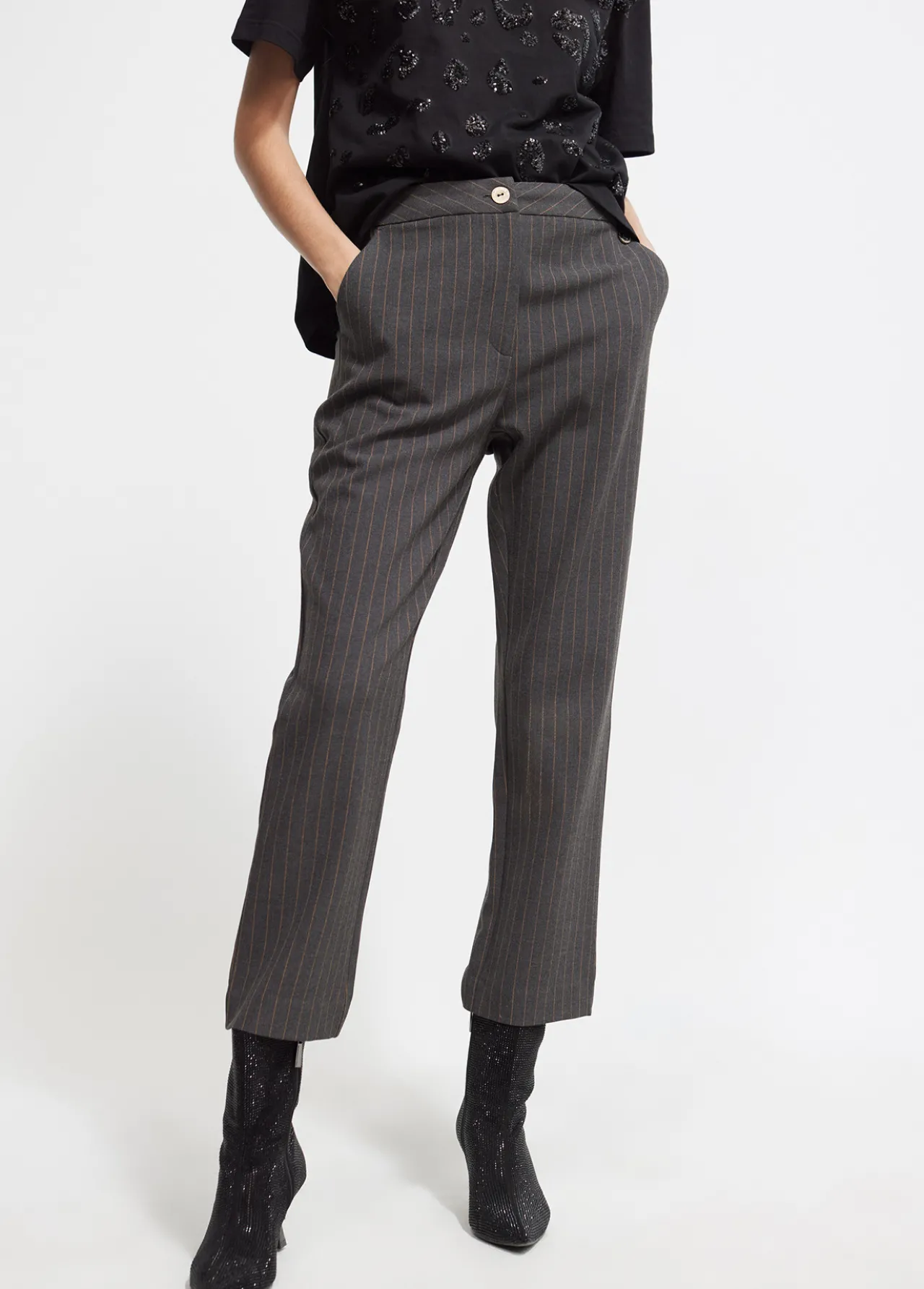 pantaln_traje_raya_diplomtica_5.webp Lola Casademunt Pantalones<Pantalón traje raya diplomática GRIS-MARRON