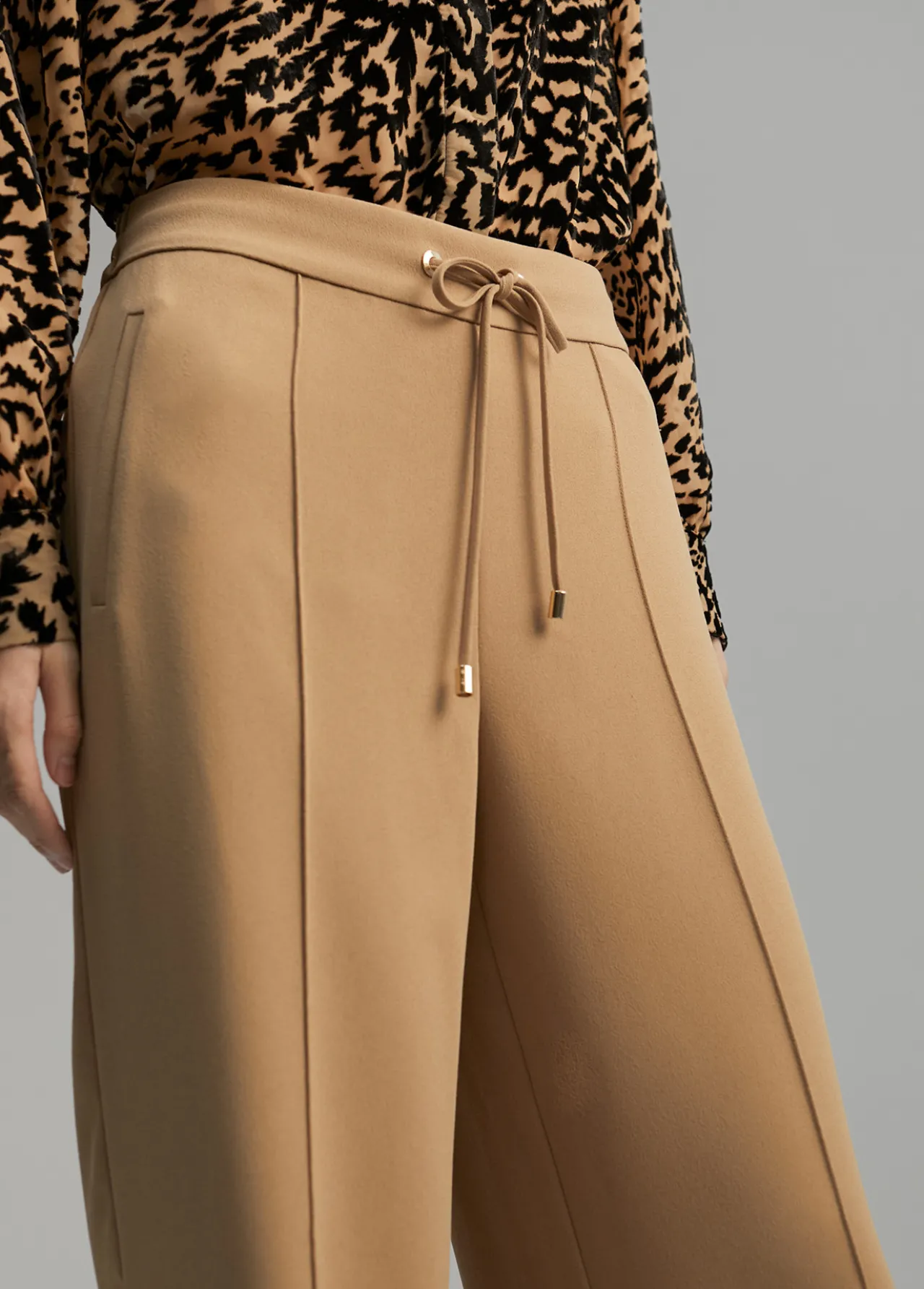 pantaln_wideleg_2.webp Lola Casademunt Pantalones<Pantalón wideleg CAMEL