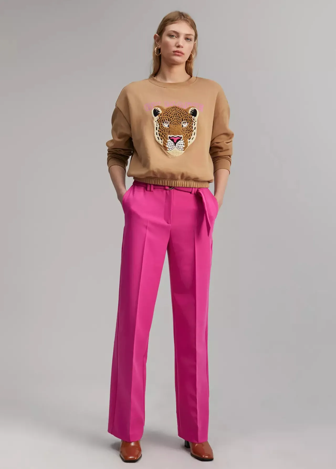 pantaln_wideleg_cinturn_0.webp Lola Casademunt Pantalones<Pantalón wideleg cinturón FUCSIA