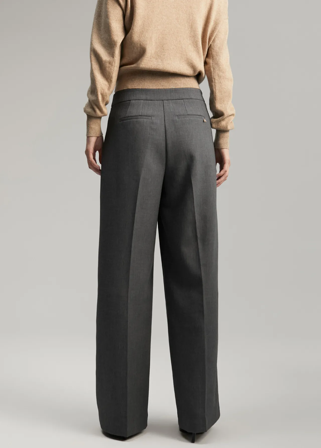 pantaln_wideleg_detalle_snaps_4.webp Lola Casademunt Pantalones<Pantalón wideleg detalle snaps GRIS