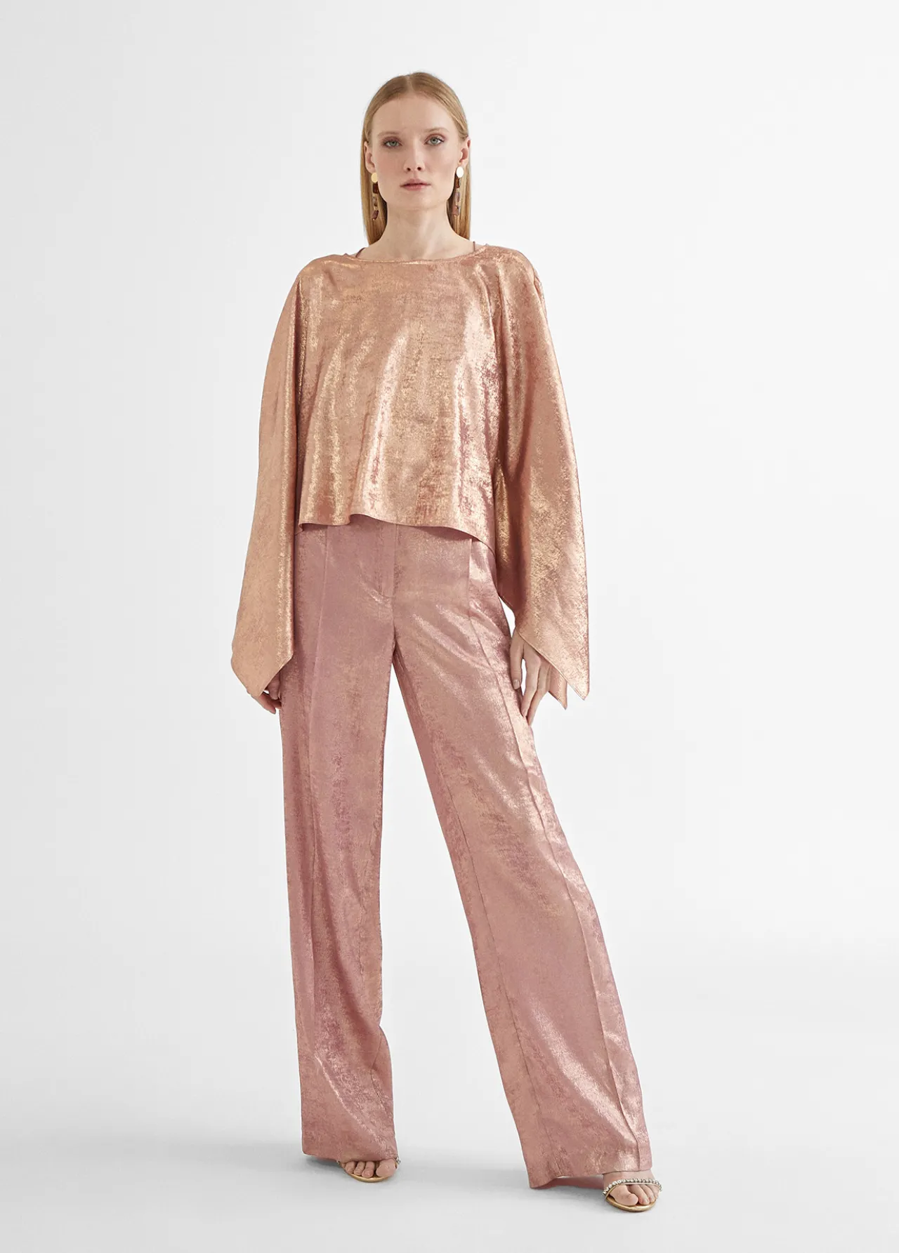 pantalon_recto_rosa_tornasolado_1.webp Lola Casademunt Pantalones<Pantalon recto tornasolado ROSA