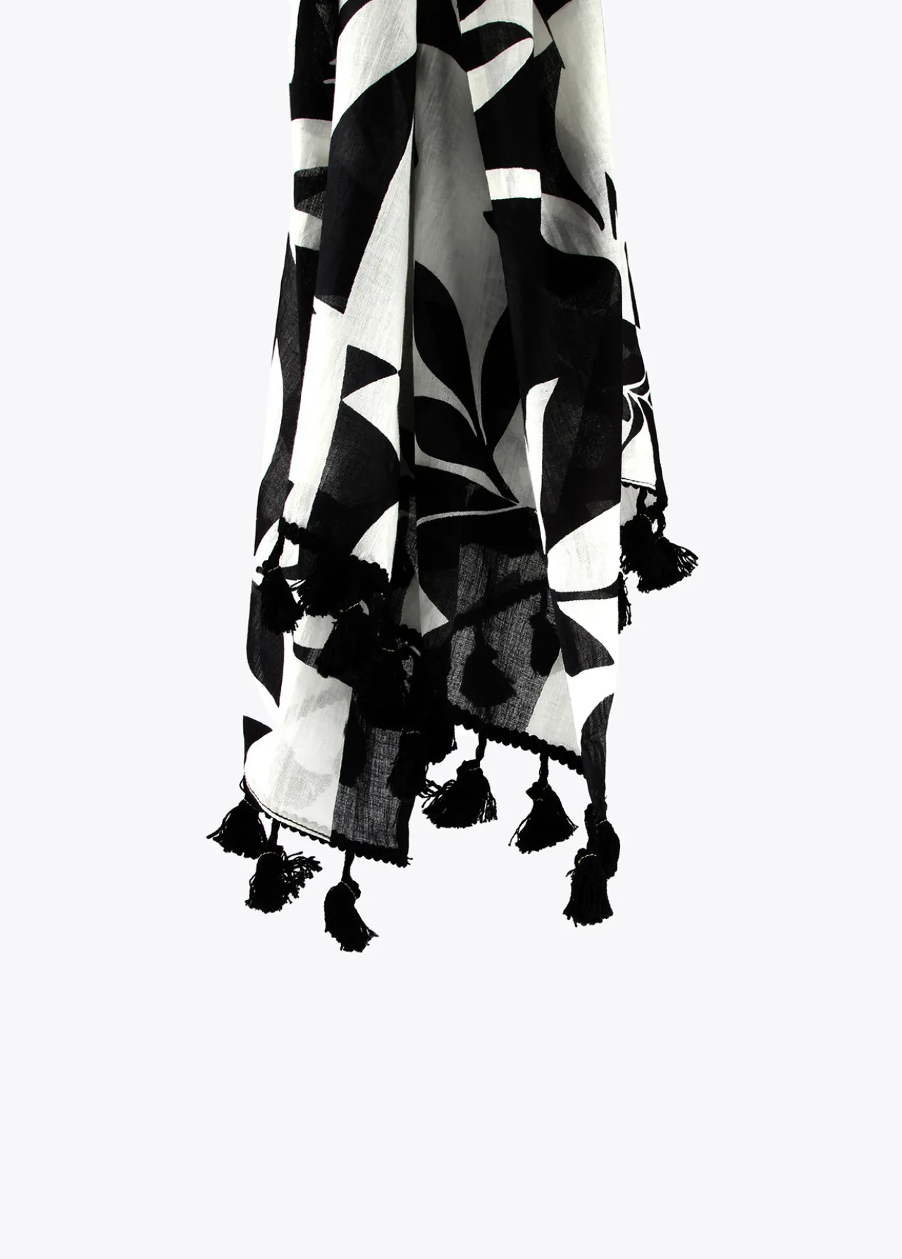 pareo_blanco_y_negro_1.webp Lola Casademunt Accesorios | Baño<Pareo blanco y negro. BLANCO-NEGRO