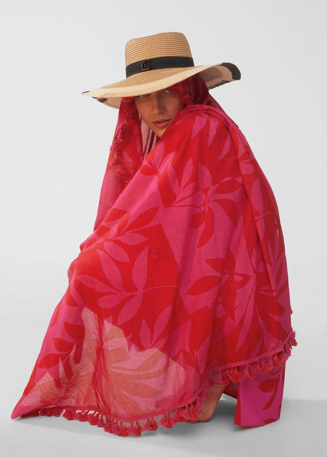 pareo_fucsia_y_rojo_1.webp Lola Casademunt Accesorios<Pareo fucsia y rojo. ROSA-ROJO