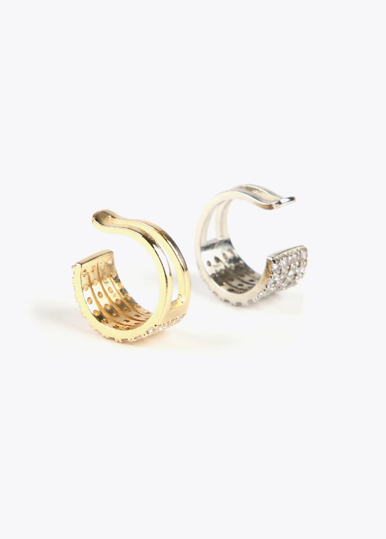 pendiente_piercing_de_cristales_4.webp Lola Casademunt Pendientes<Pendiente piercing de cristales DORADO