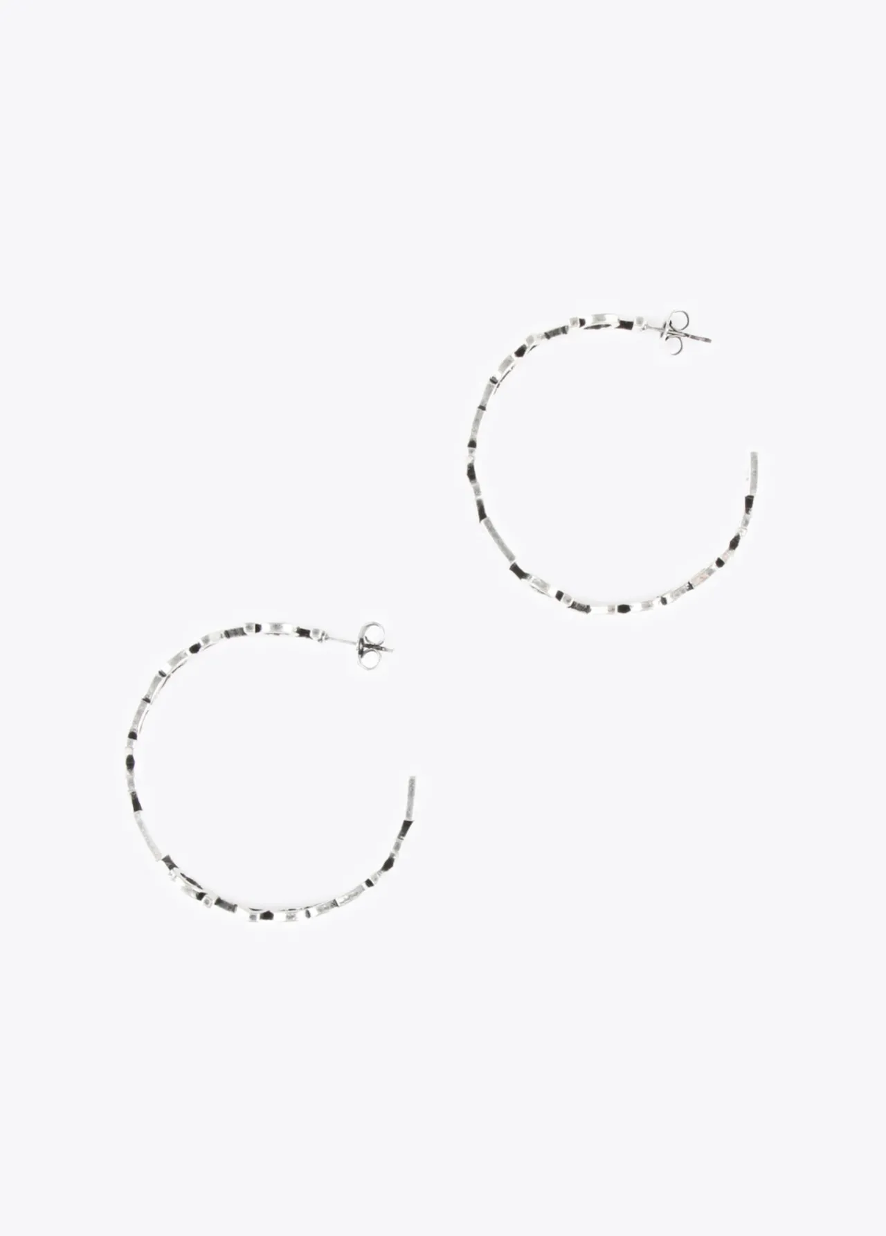 pendientes_aro_logotipado_3-1.webp Lola Casademunt Pendientes<Pendientes aro logotipado PLATEADO