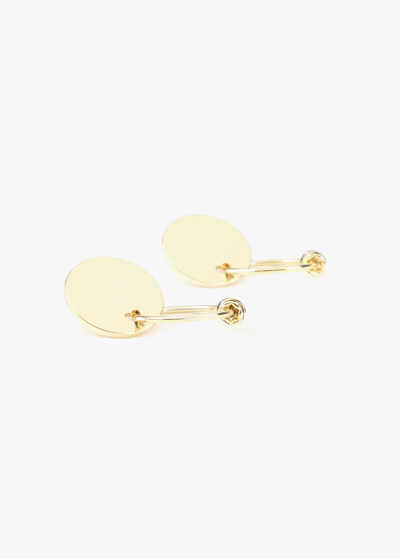 pendientes_botn_y_aro_charms_4.webp Lola Casademunt Pendientes<Pendientes botón y aro charms DORADO