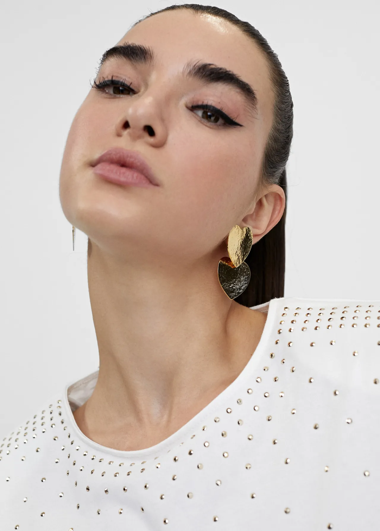 pendientes_con_corazones_6.webp Lola Casademunt Bisuteria<Pendientes con corazones DORADO