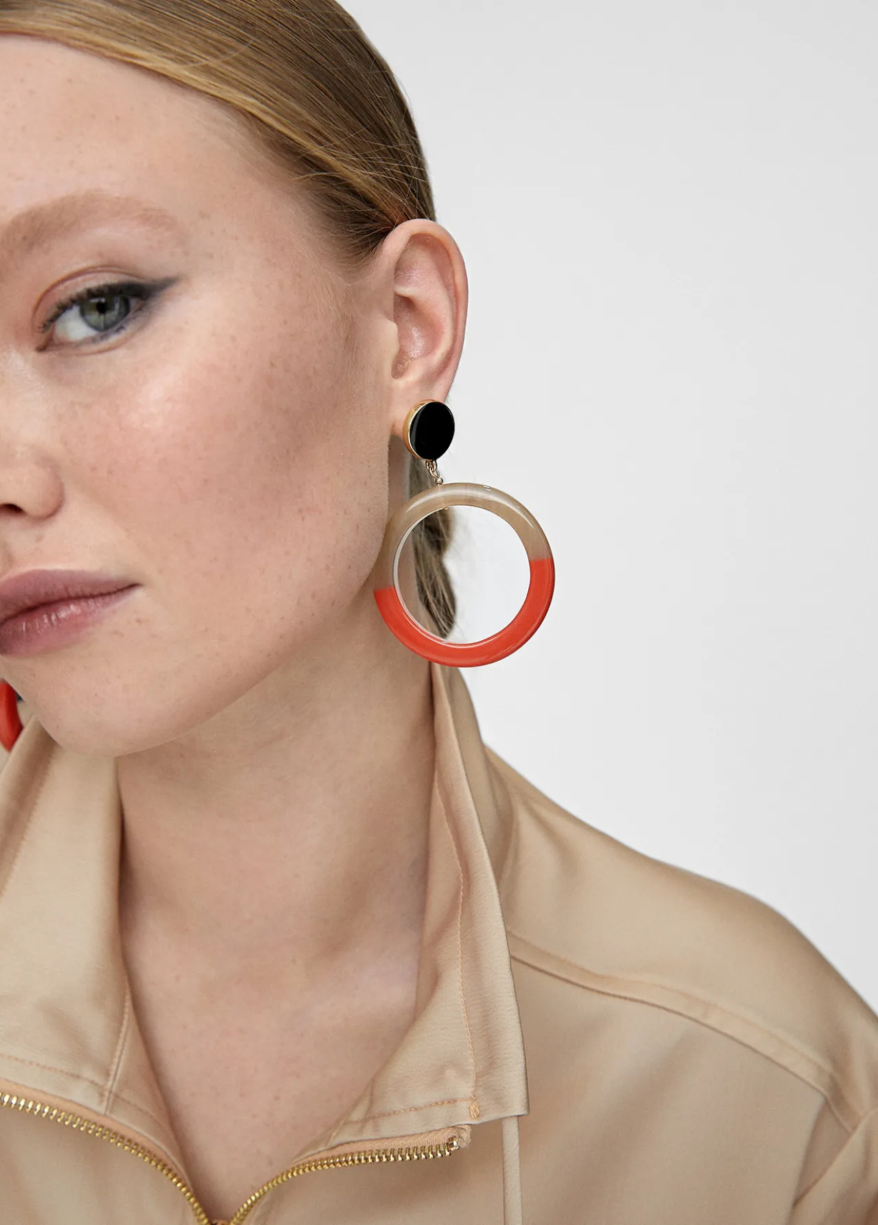 pendientes_de_aro_bicolor_1.webp Lola Casademunt Bisuteria<Pendientes de aro bicolor MARRON-ROJO
