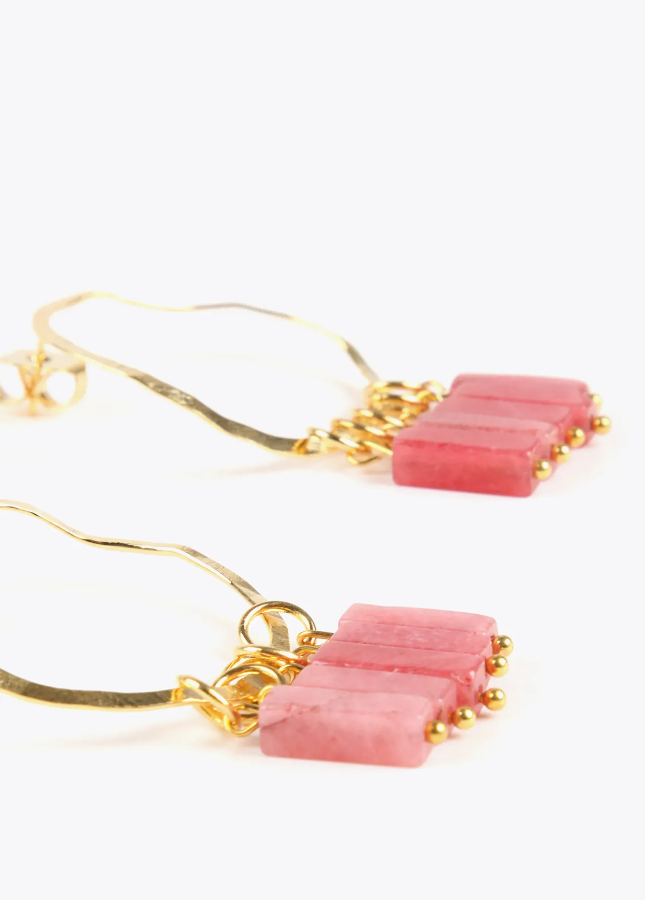 pendientes_de_aro_con_piedras_naturales_3.webp Lola Casademunt Bisuteria<Pendientes de aro con piedras naturales CORAL