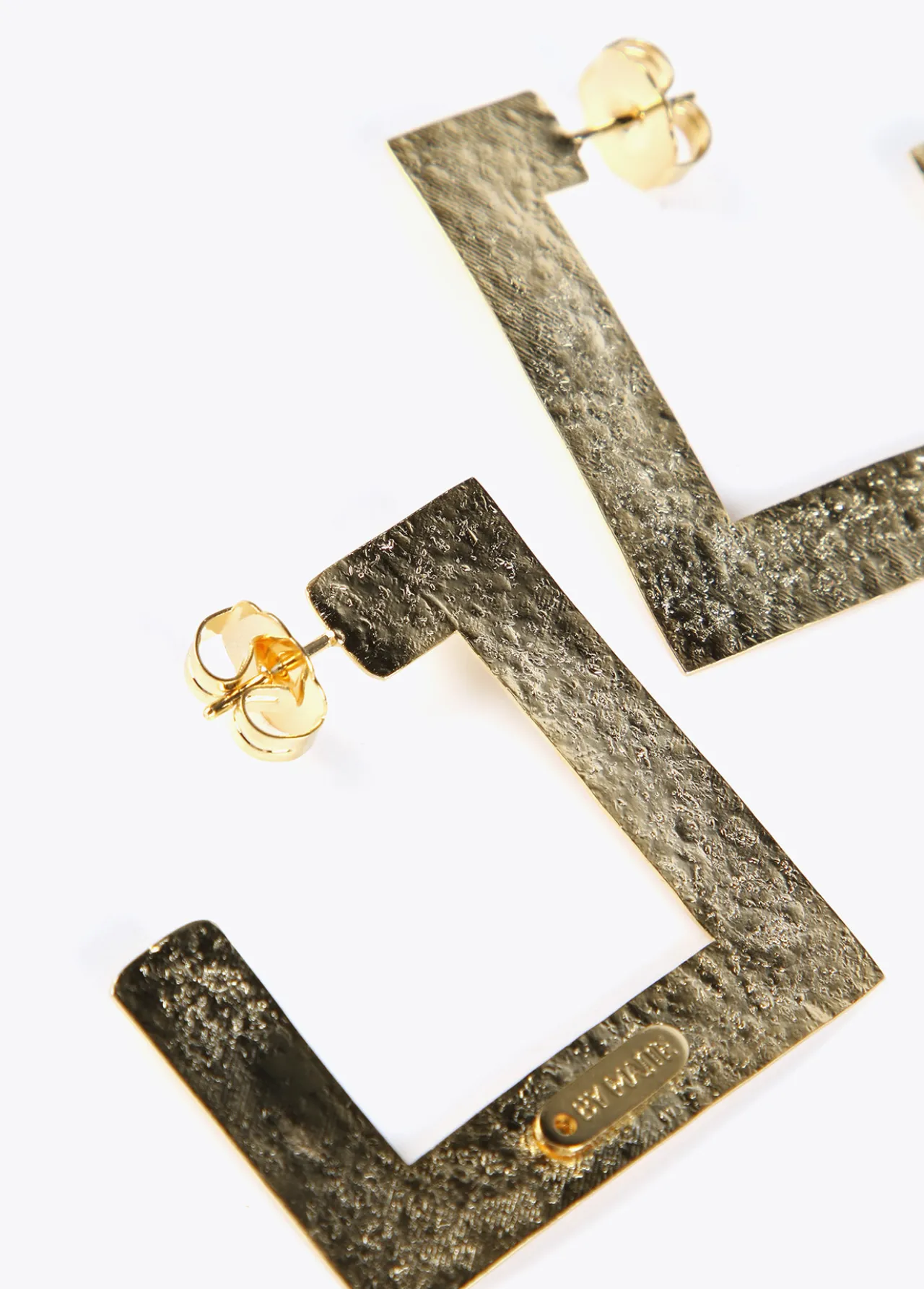 pendientes_dorados_de_aros_cuadrados_1.webp Lola Casademunt Bisuteria<Pendientes s de aros cuadrados DORADO