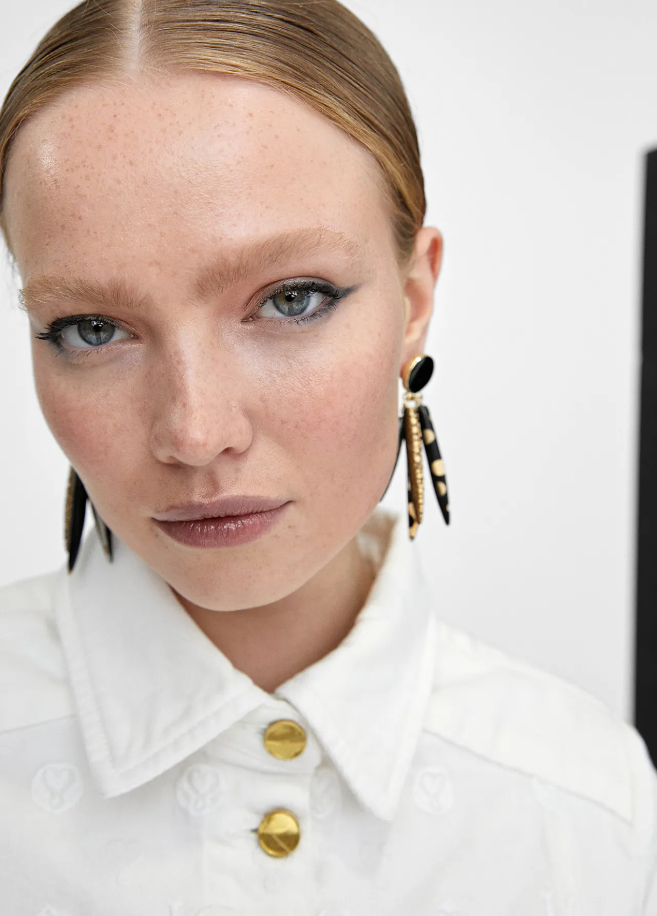 pendientes_estilo_africano_2.webp Lola Casademunt Bisuteria<Pendientes estilo africano NEGRO